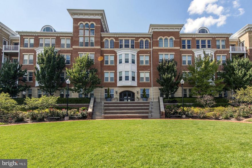 This condo enjoys a bright open floor plan -- perfect for entertaining!   Spacious eat-in kitchen with SS appliances, granite and hardwood flooring.   Large balcony off living room.  2 sizable master bedrooms w/en-suite bathrooms. Neutral paint and carpet throughout.  2 underground garage parking spaces! On site private gym and business center.