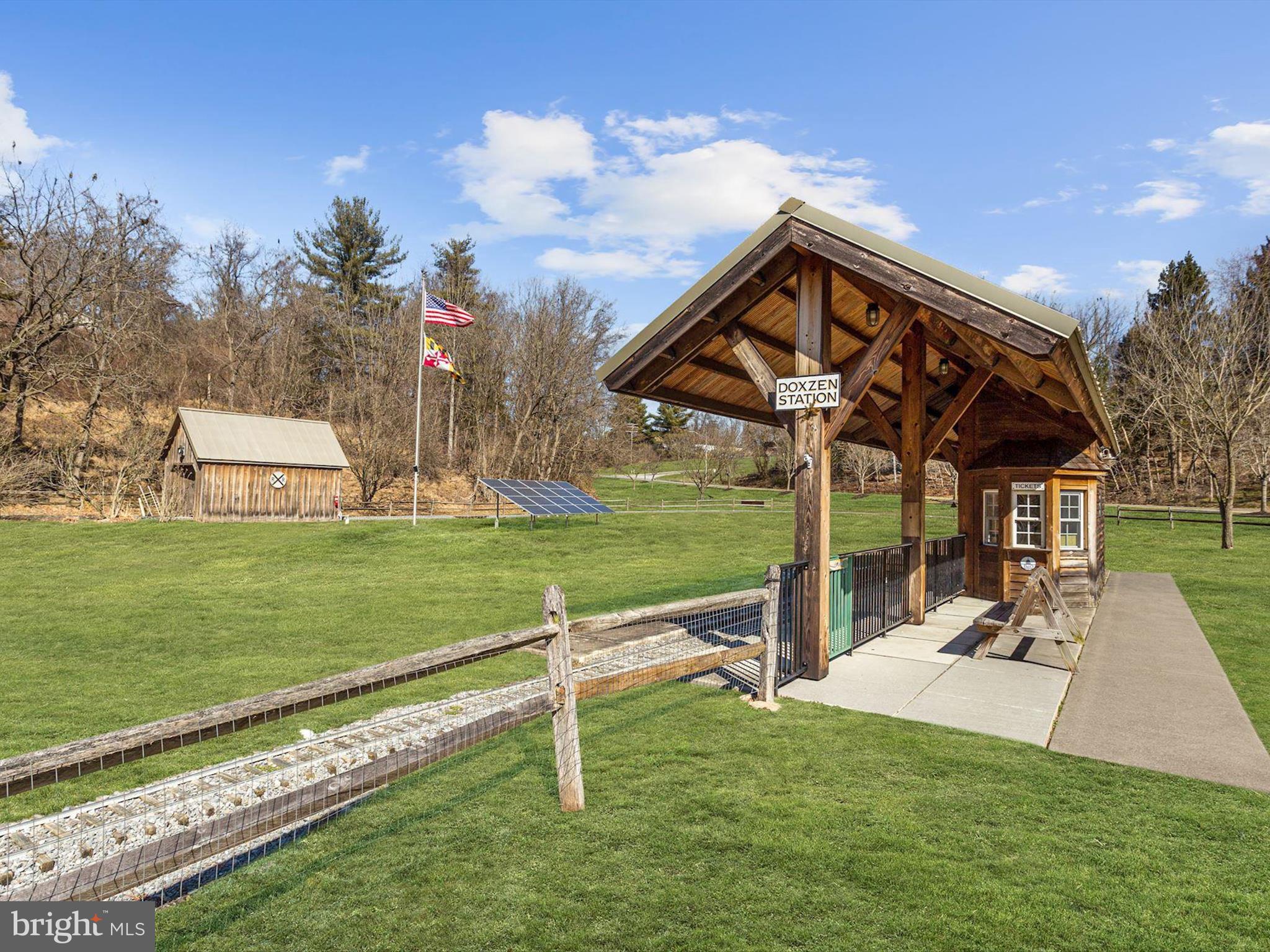HAWK RIDGE FARM - Residential