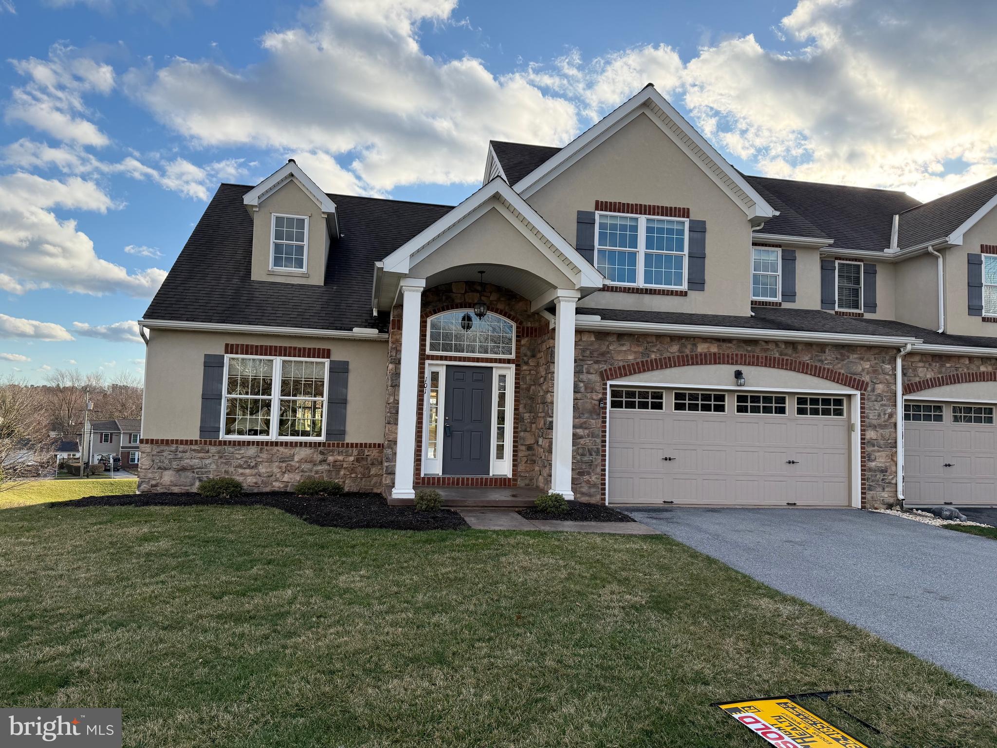 PARK RIDGE CROSSING - Residential