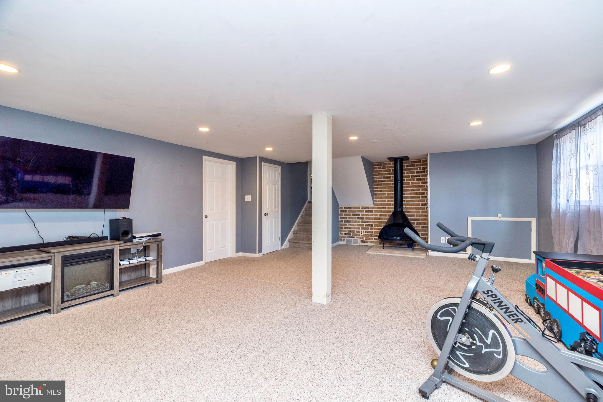 INGLEWOOD GDNS - Residential