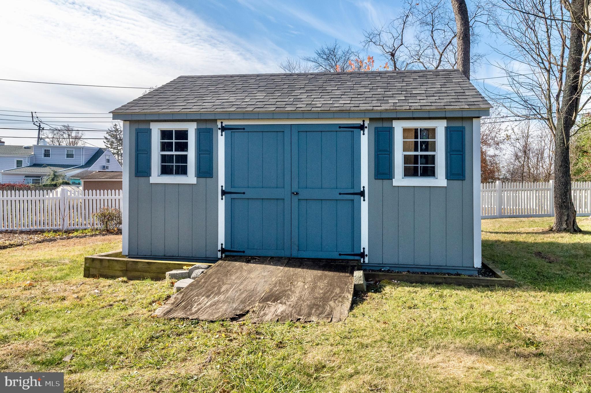 INGLEWOOD GDNS - Residential