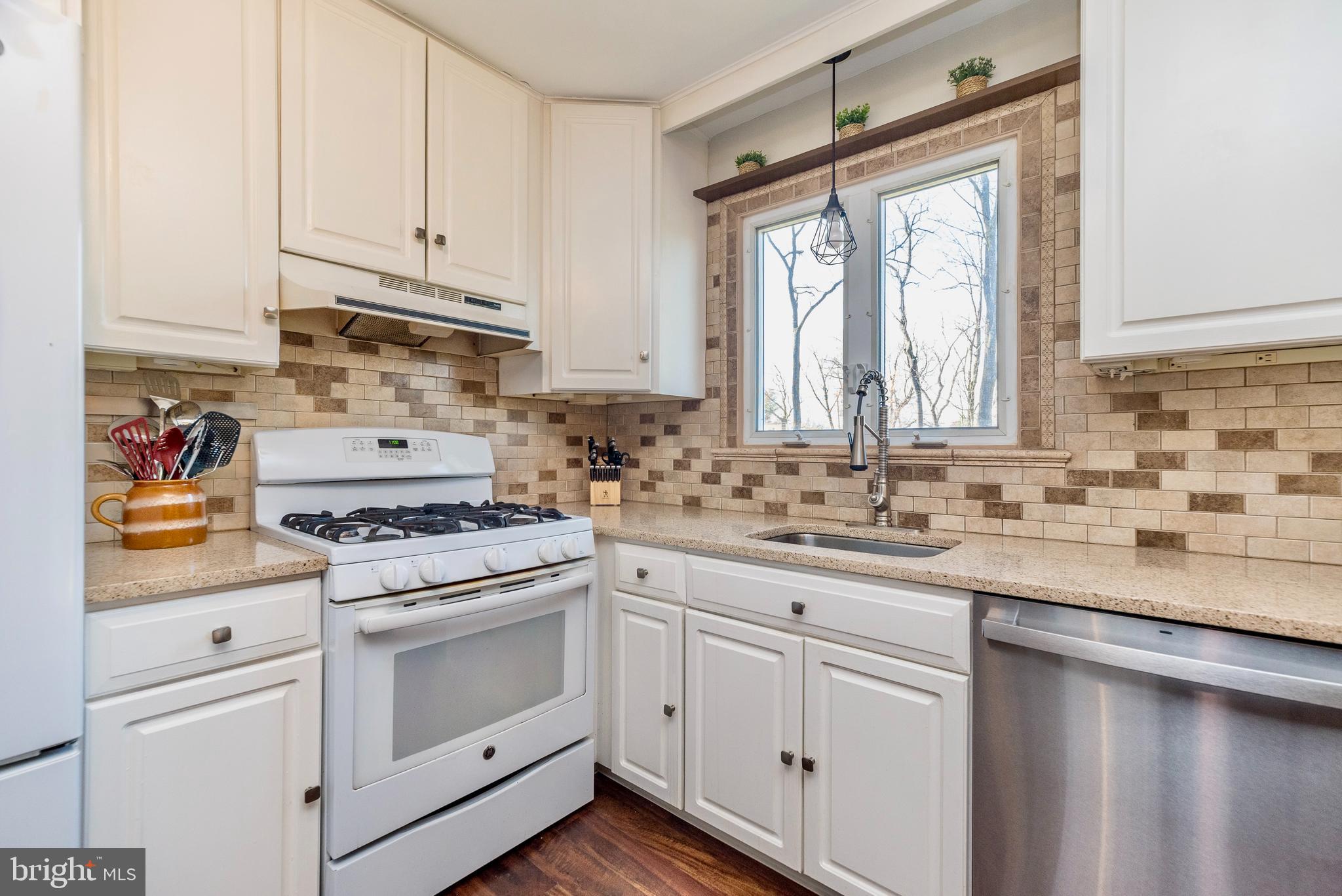 INGLEWOOD GDNS - Residential