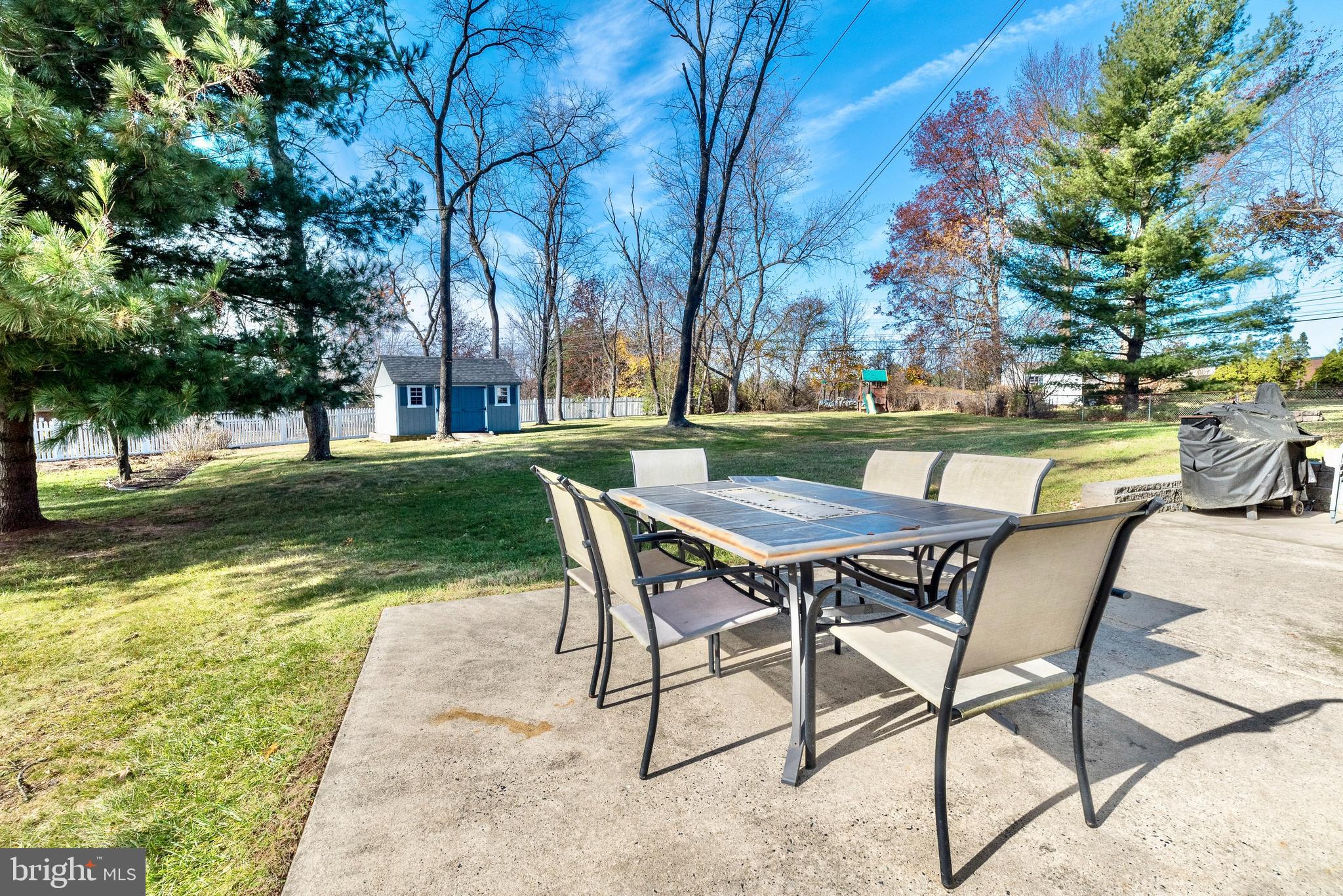 INGLEWOOD GDNS - Residential