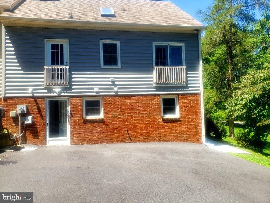 Minutes from The University of Mary Washington, Downtown Fredericksburg, Central Park, VRE and more.  Cozy one bedroom, one bath basement apartment with private entrance . Includes a kitchenette with refrigerator, microwave and countertop two burner cooking appliance. Shared laundry, internet, trash service and utilities are included in the rent price.  Laminate plank flooring throughout. Paved parking at your door.  No pets allowed, no smoking / vaping,  Available 4-15-2025,