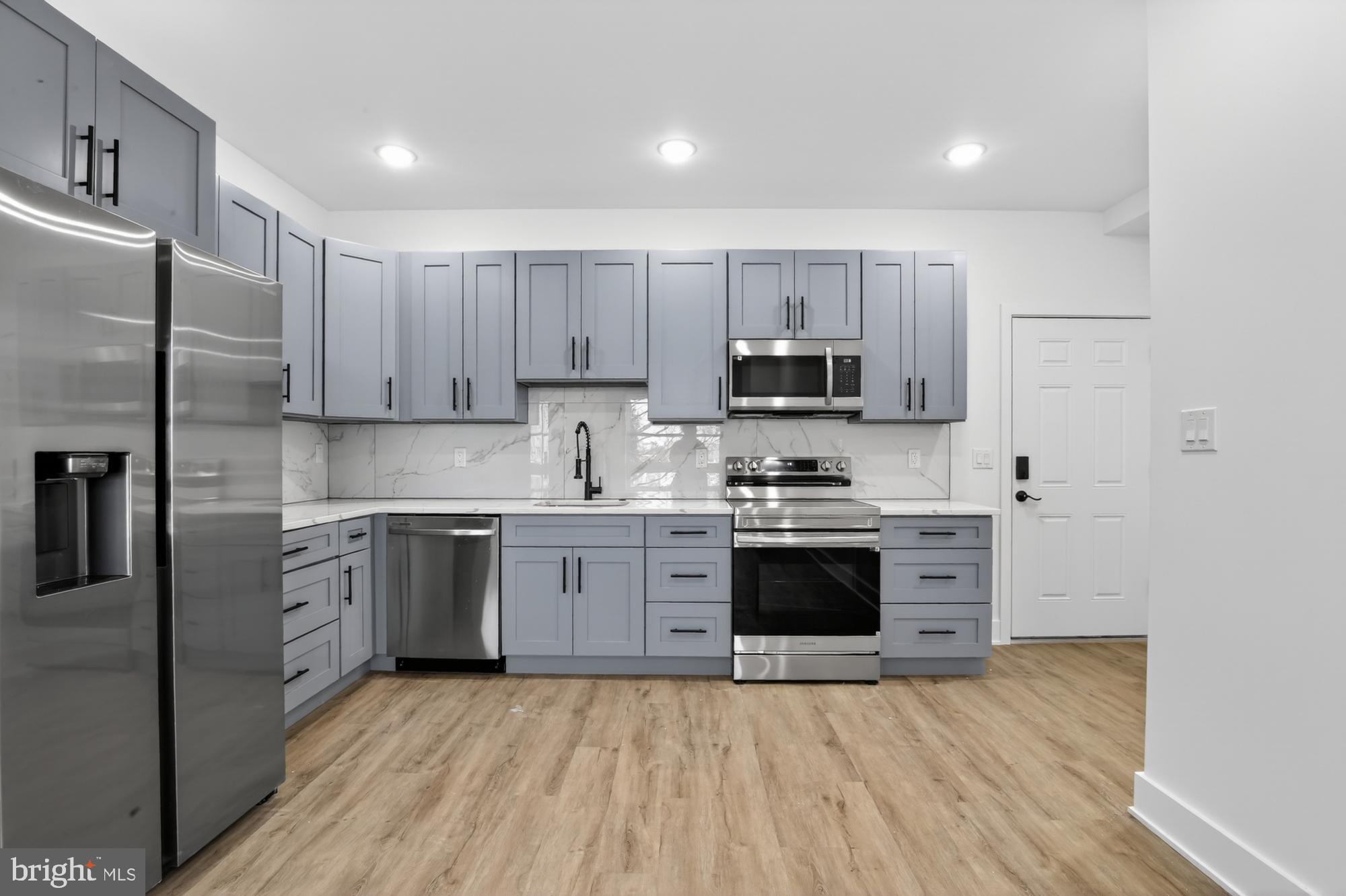 2333 E YORK STREET 4