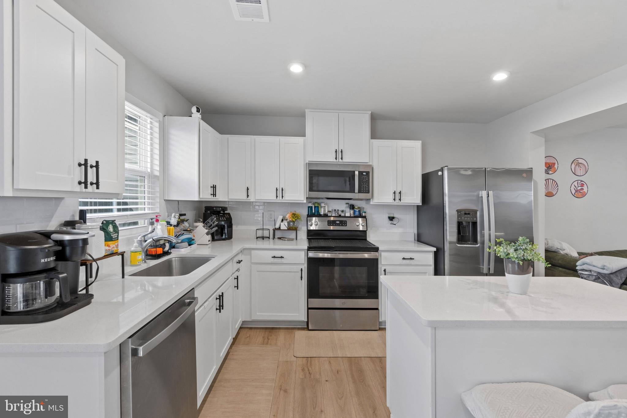 10527 PRICE DRIVE
