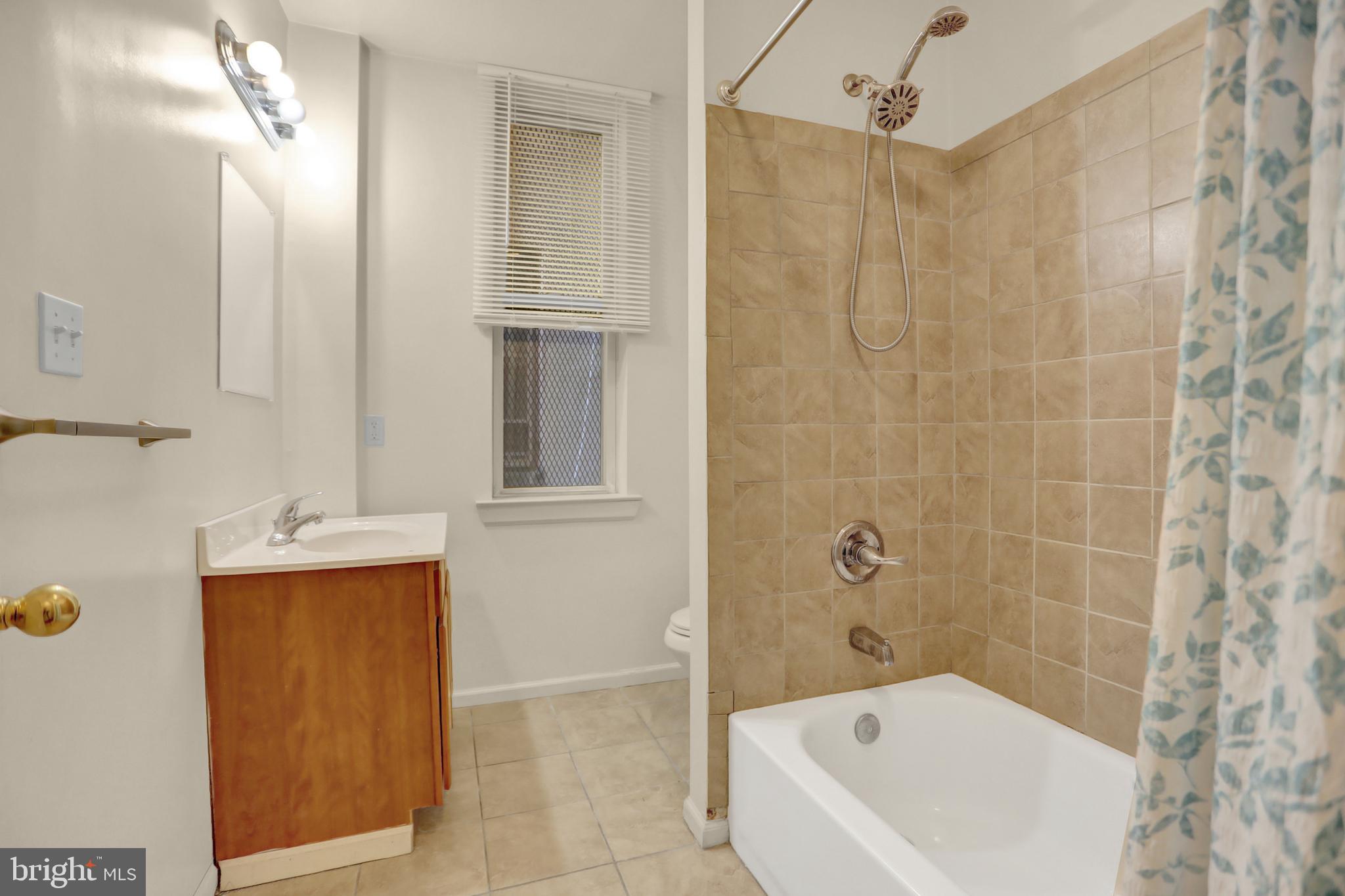 AUCHENTOROLY TERRACE HISTORIC DISTRICT - Residential Lease