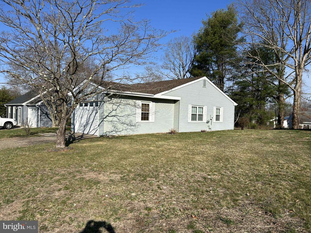 Photo of 11 Buckingham Drive, SOUTHAMPTON, NJ 08088 (MLS # NJBL2107798)