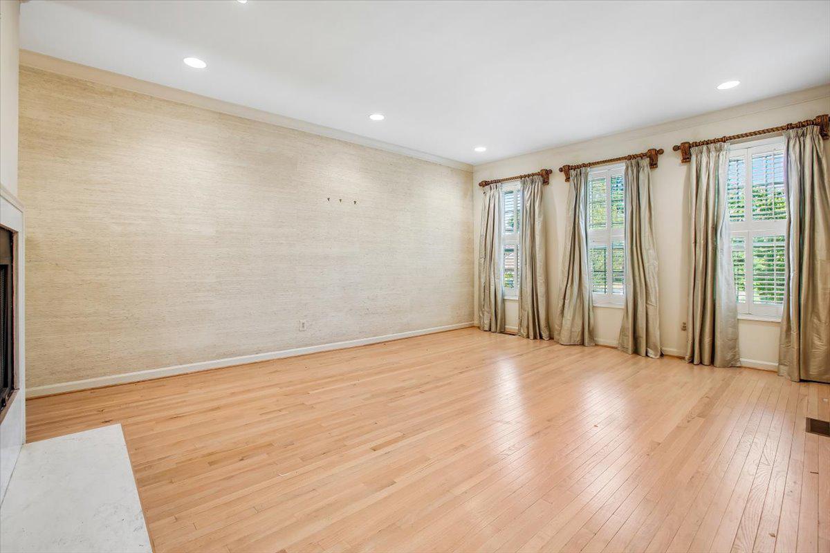 1403 MCLEAN MEWS COURT