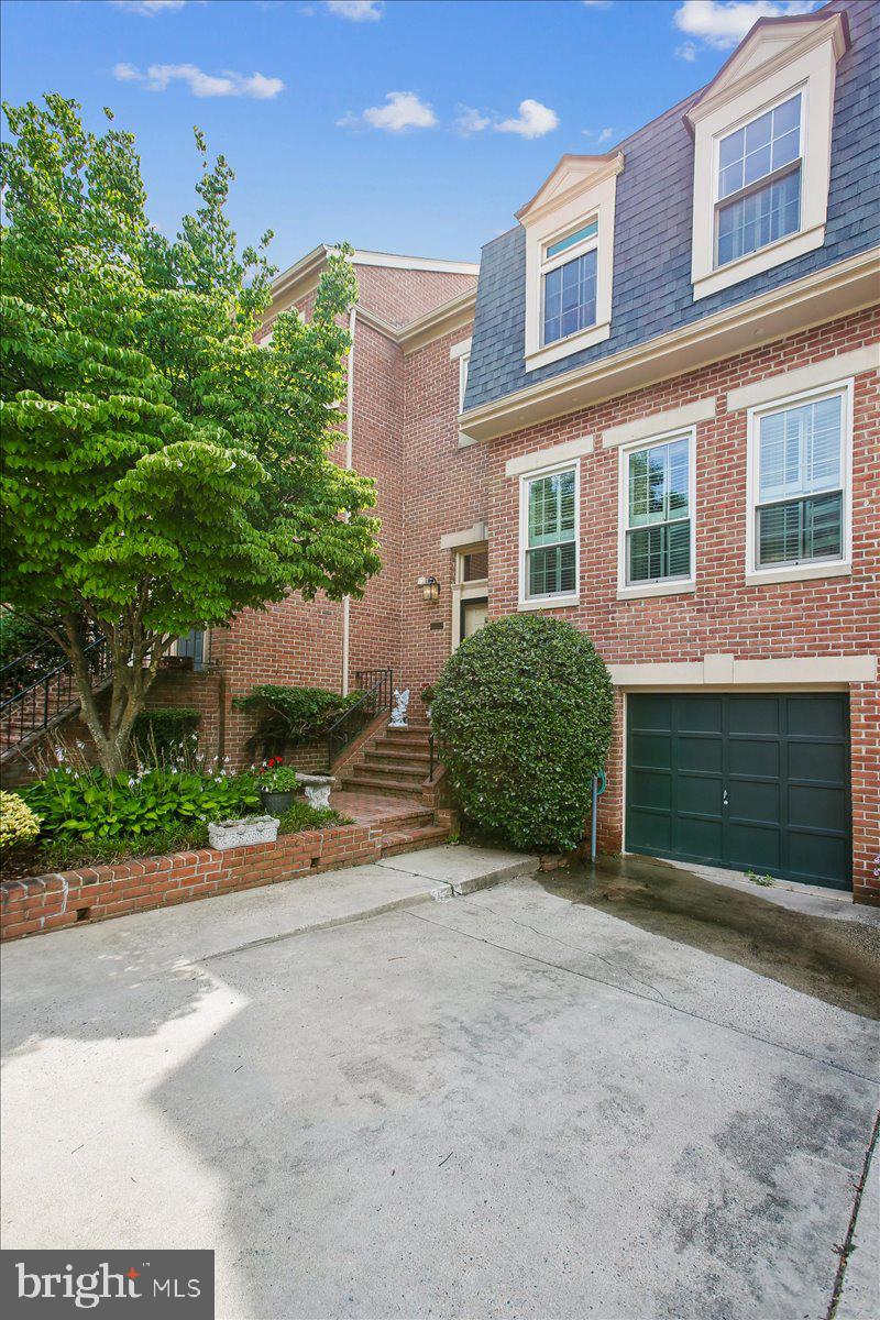 1403 MCLEAN MEWS COURT