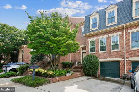 Photo of 1403 Mclean Mews Court, MCLEAN, VA 22101 (MLS # VAFX2331170)