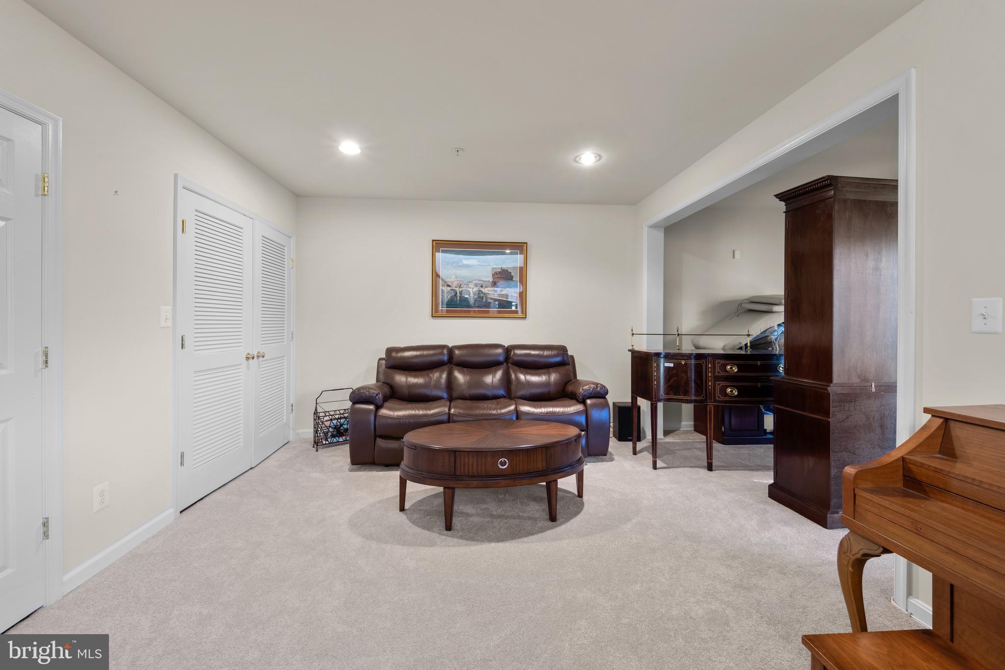 WOODMORE - Residential