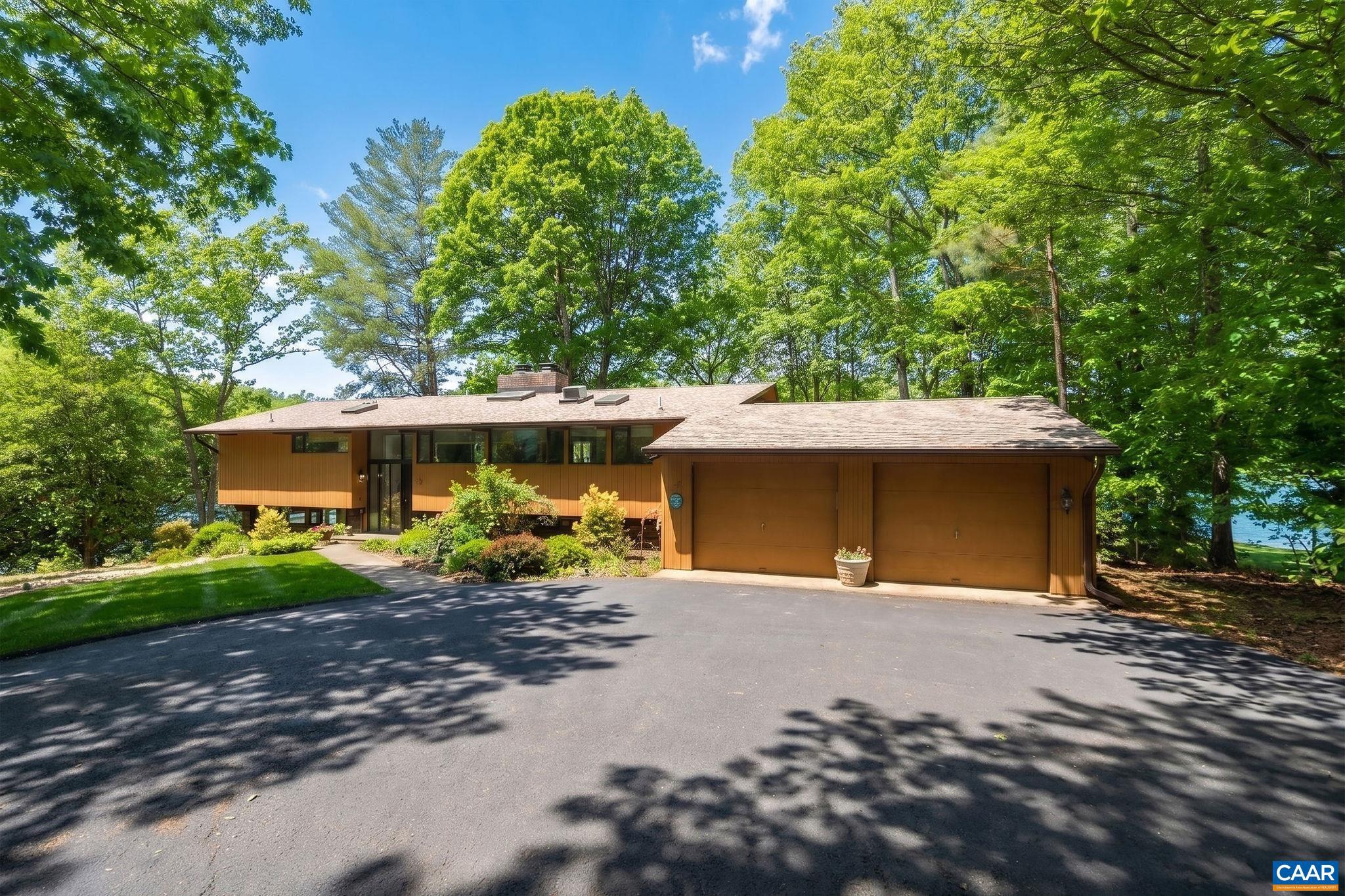 LAKE MONTICELLO - Residential