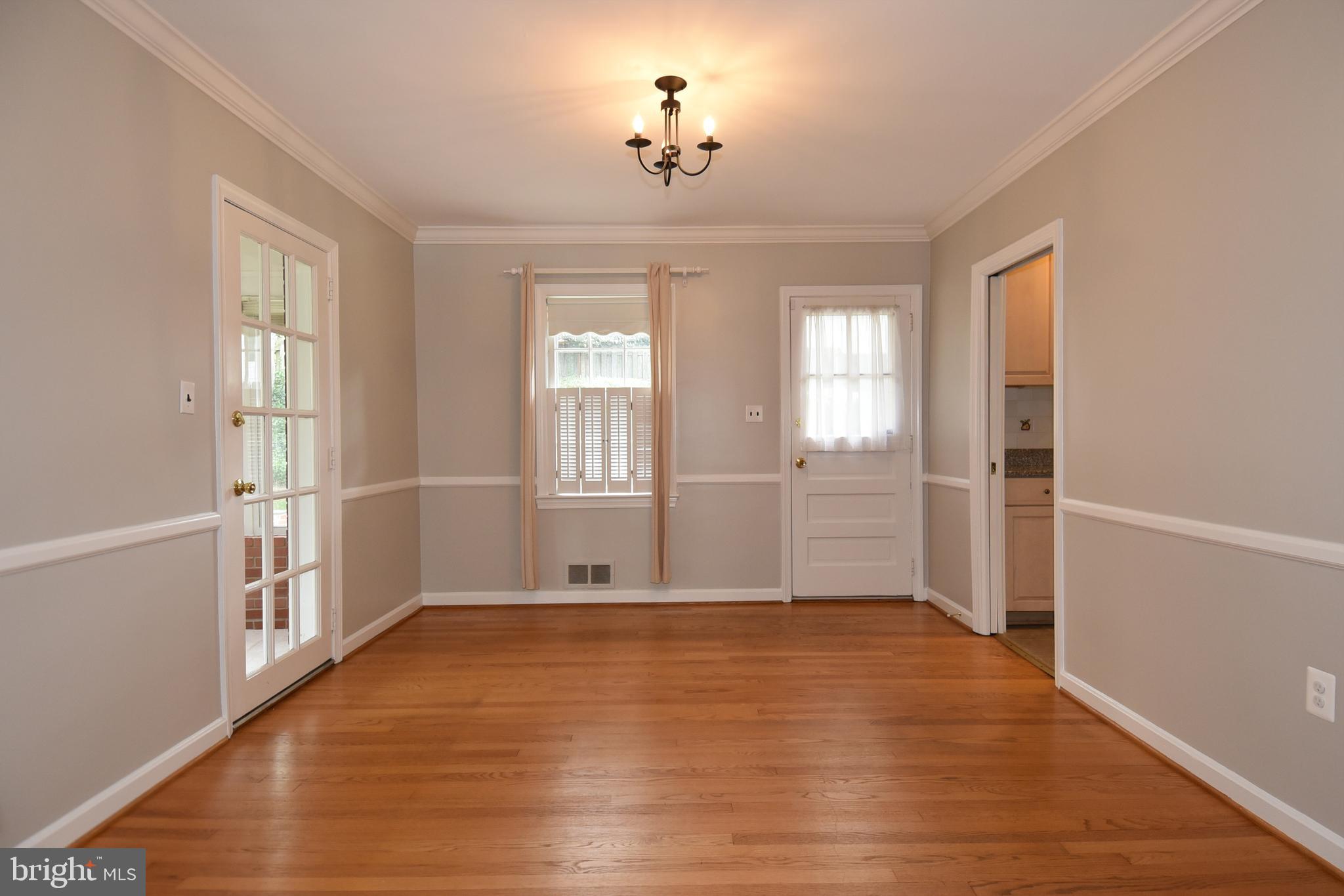 GOLF CLUB MANOR - Residential Lease