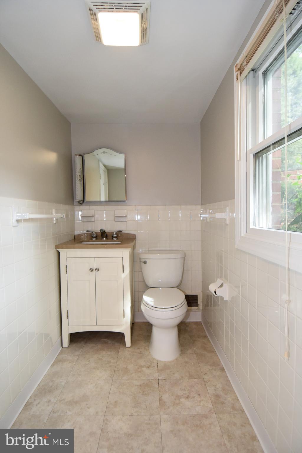 GOLF CLUB MANOR - Residential Lease