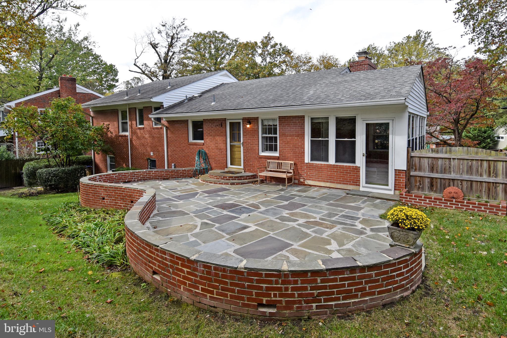 GOLF CLUB MANOR - Residential Lease