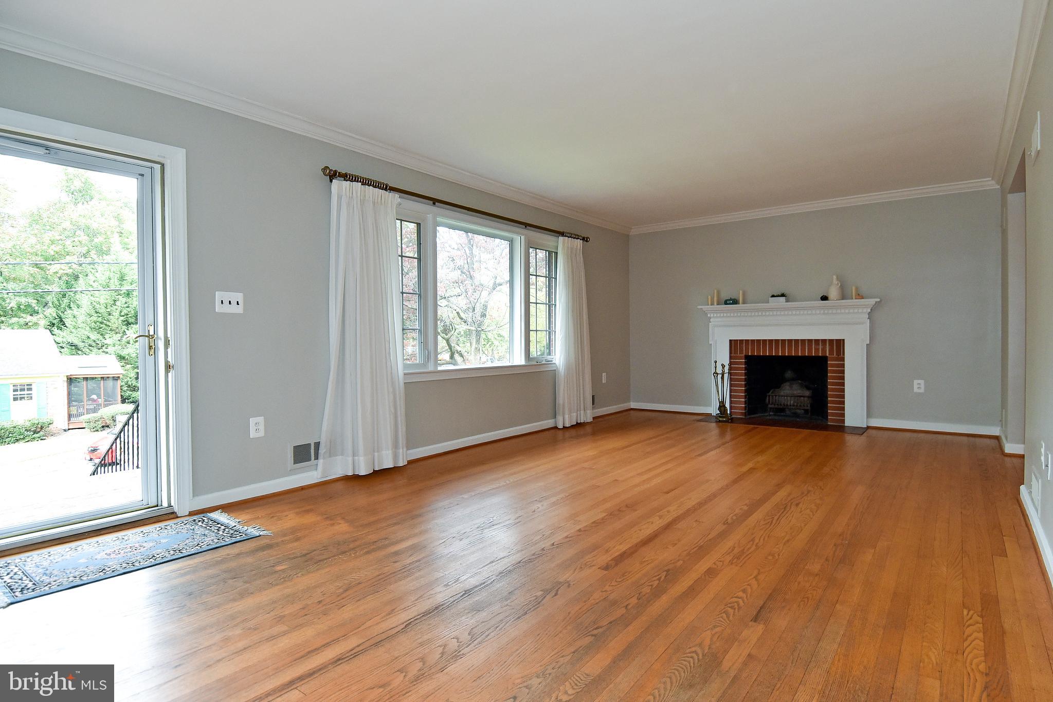 GOLF CLUB MANOR - Residential Lease