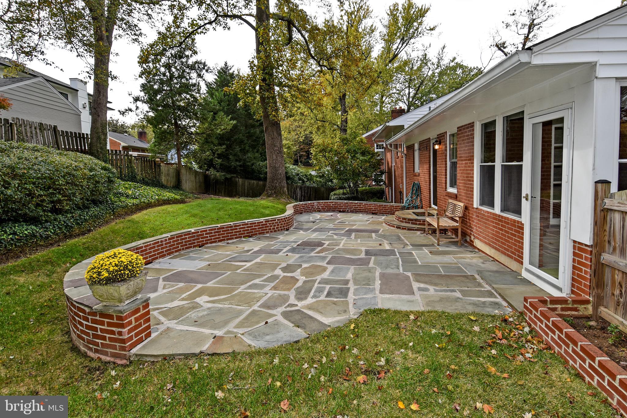 GOLF CLUB MANOR - Residential Lease