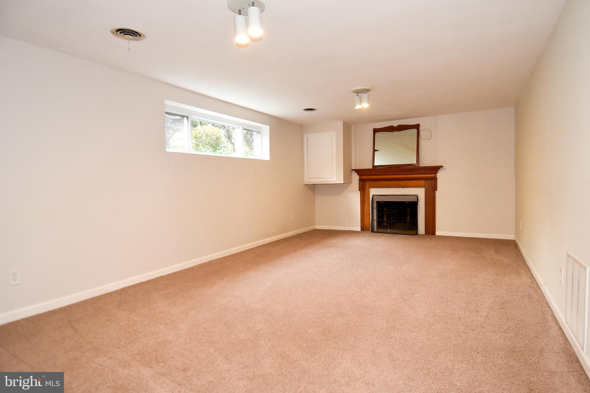 GOLF CLUB MANOR - Residential Lease