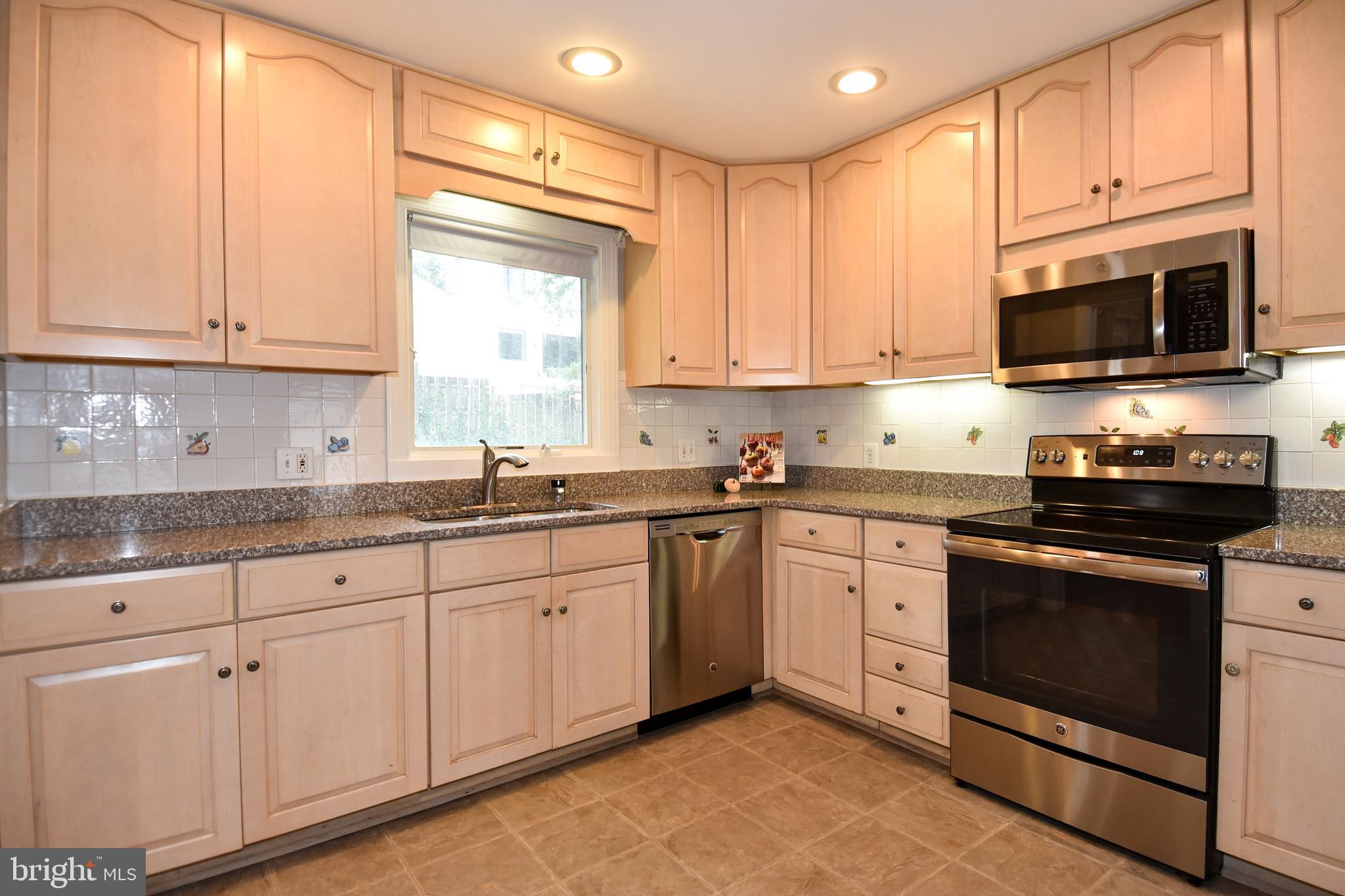 GOLF CLUB MANOR - Residential Lease