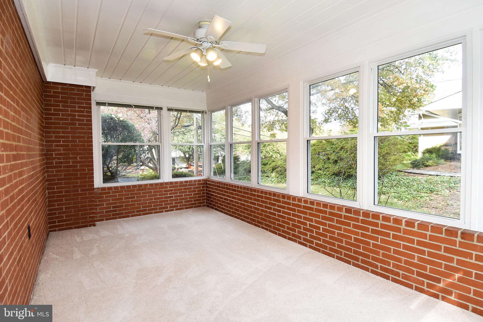 GOLF CLUB MANOR - Residential Lease