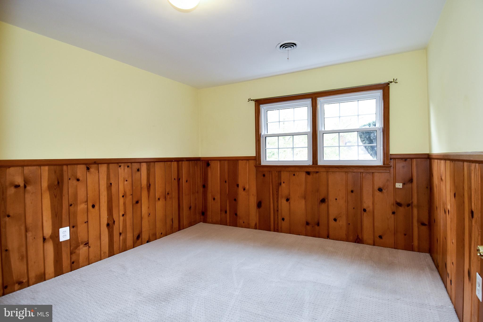 GOLF CLUB MANOR - Residential Lease