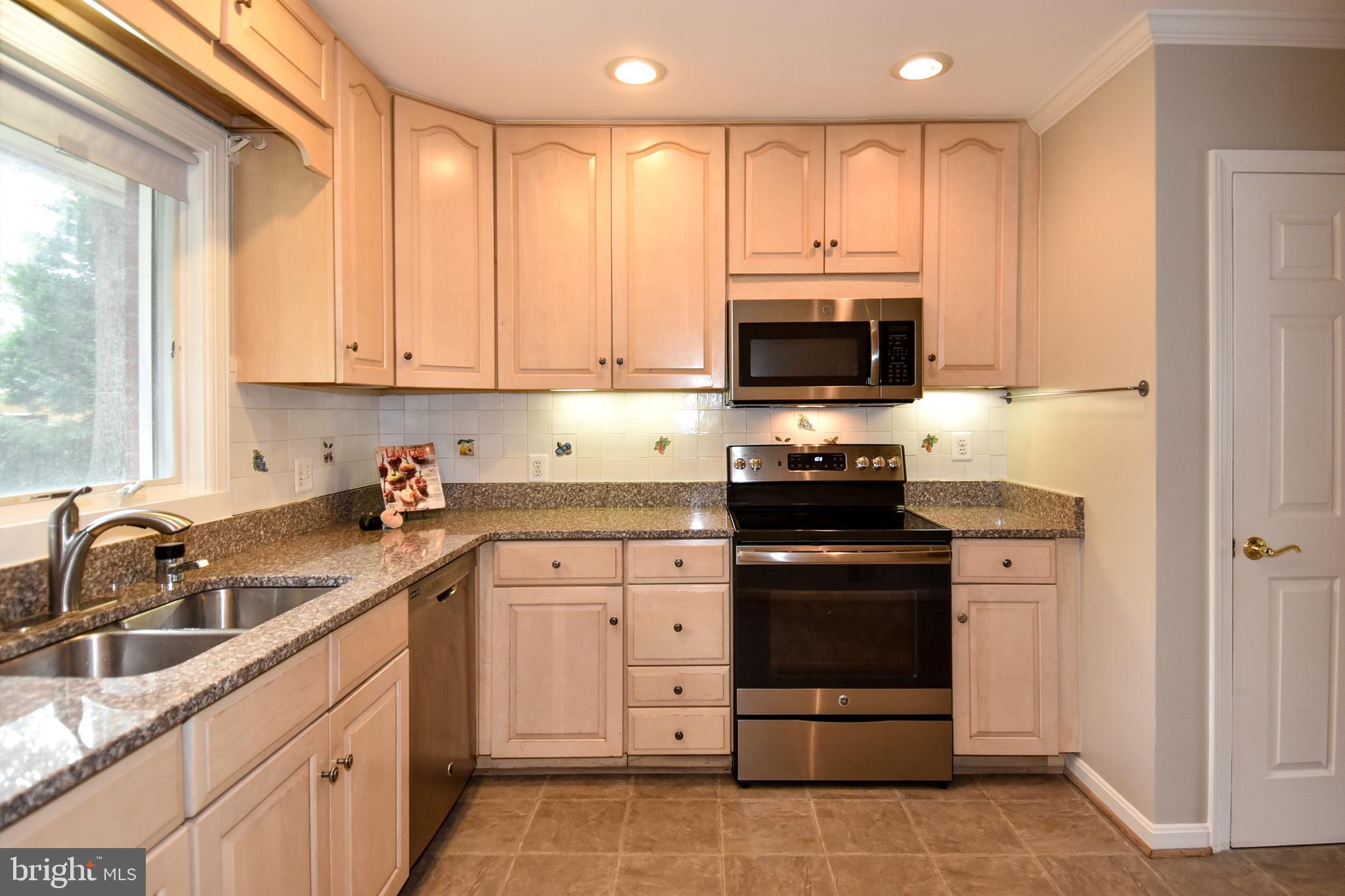 GOLF CLUB MANOR - Residential Lease