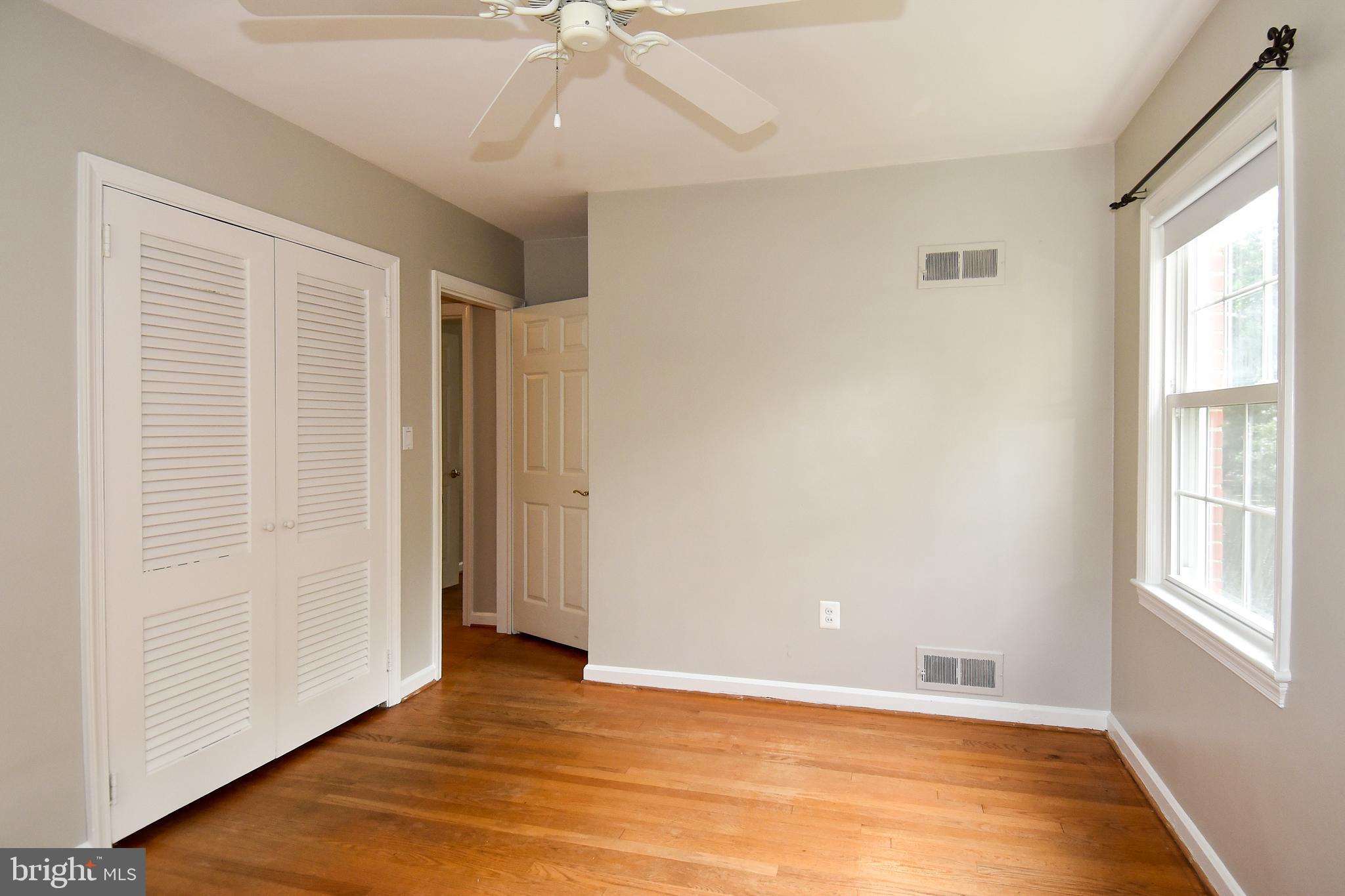 GOLF CLUB MANOR - Residential Lease