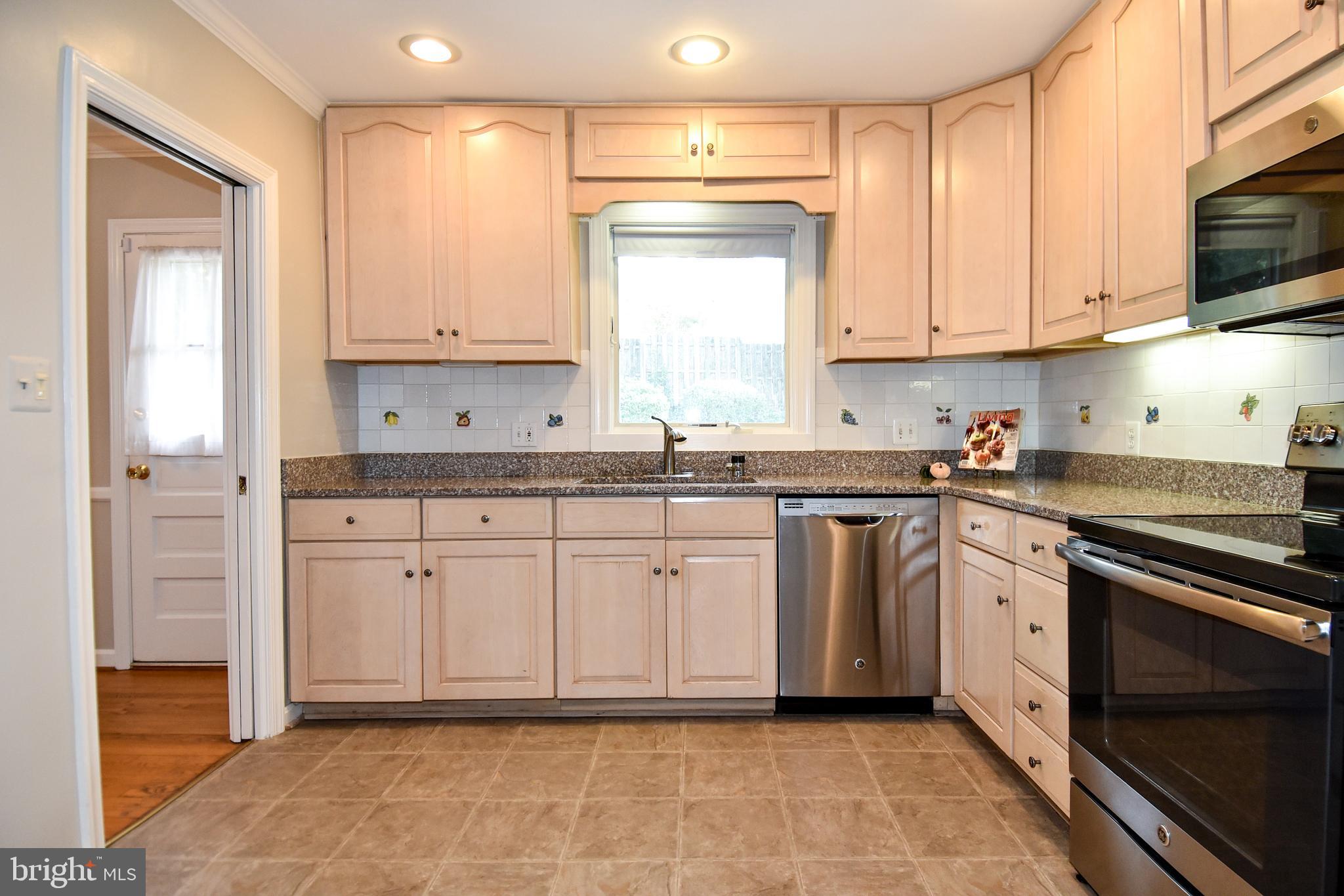 GOLF CLUB MANOR - Residential Lease