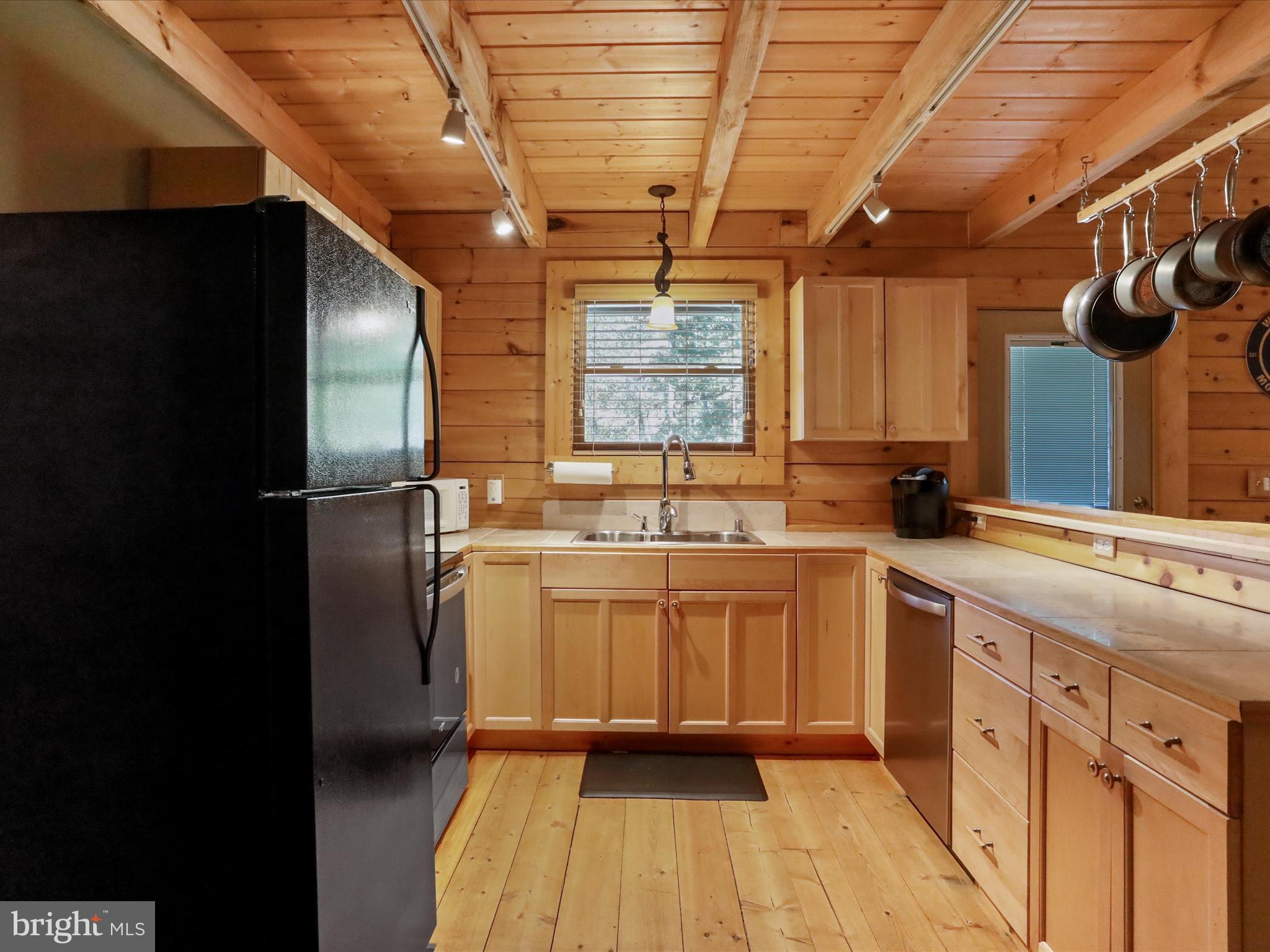 ROUSE MOUNTAIN - Residential