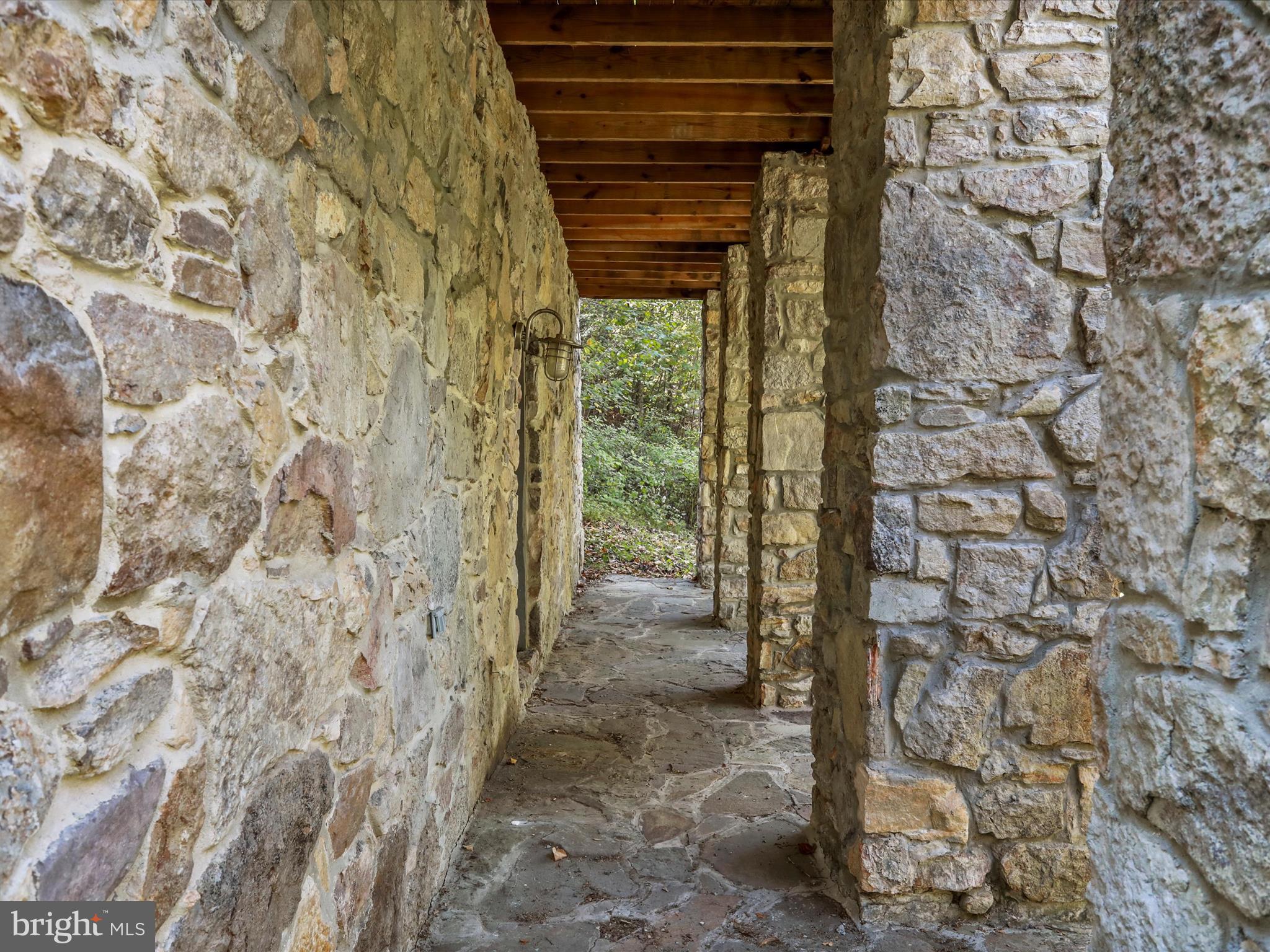 ROUSE MOUNTAIN - Residential