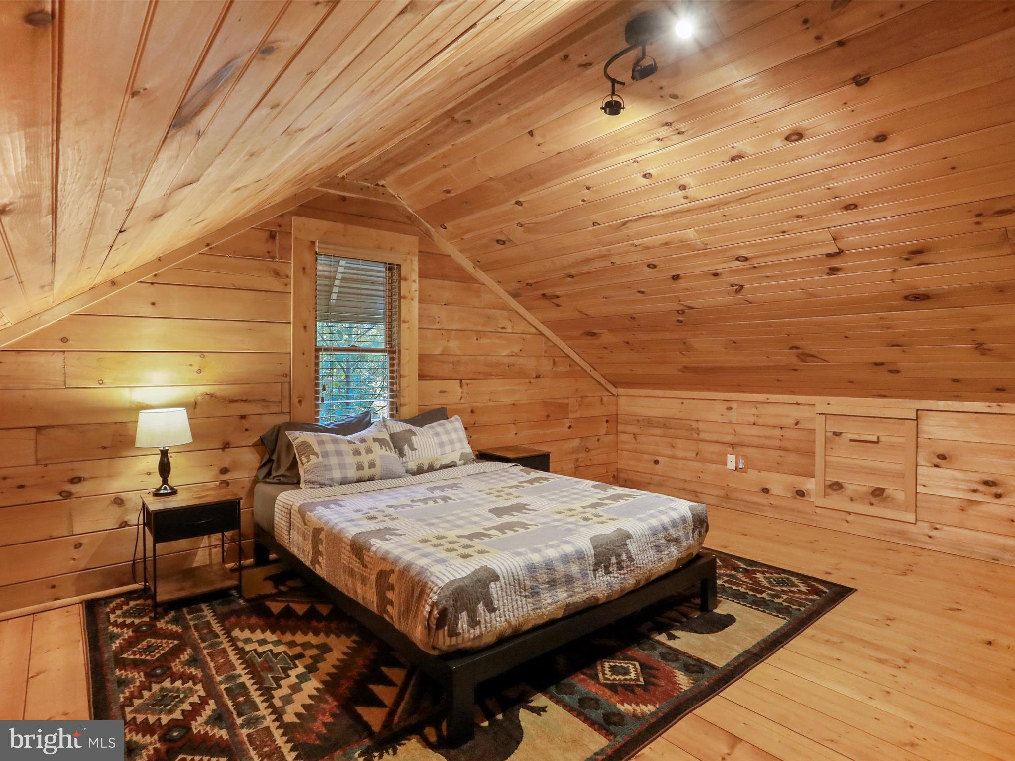 ROUSE MOUNTAIN - Residential