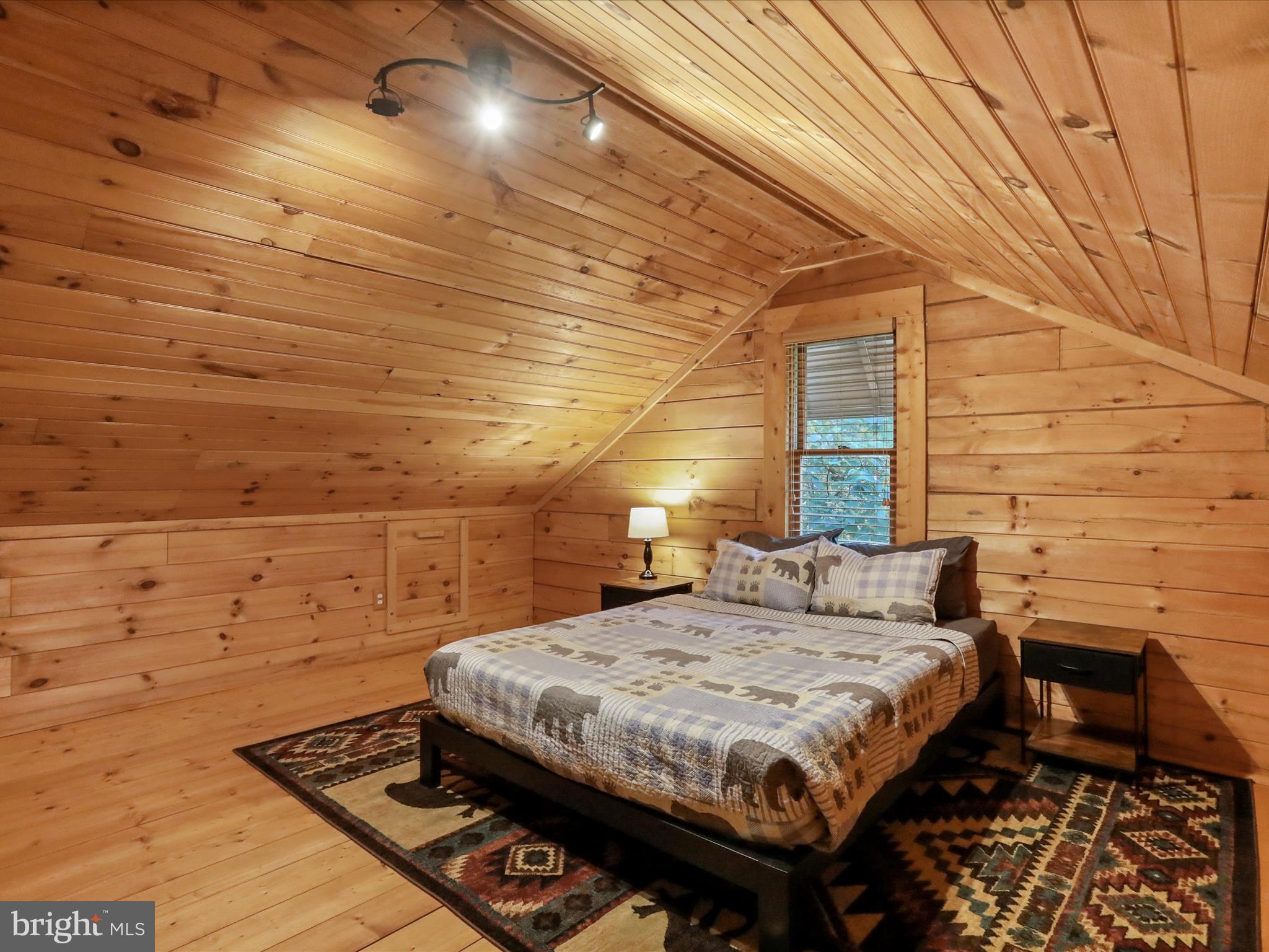 ROUSE MOUNTAIN - Residential