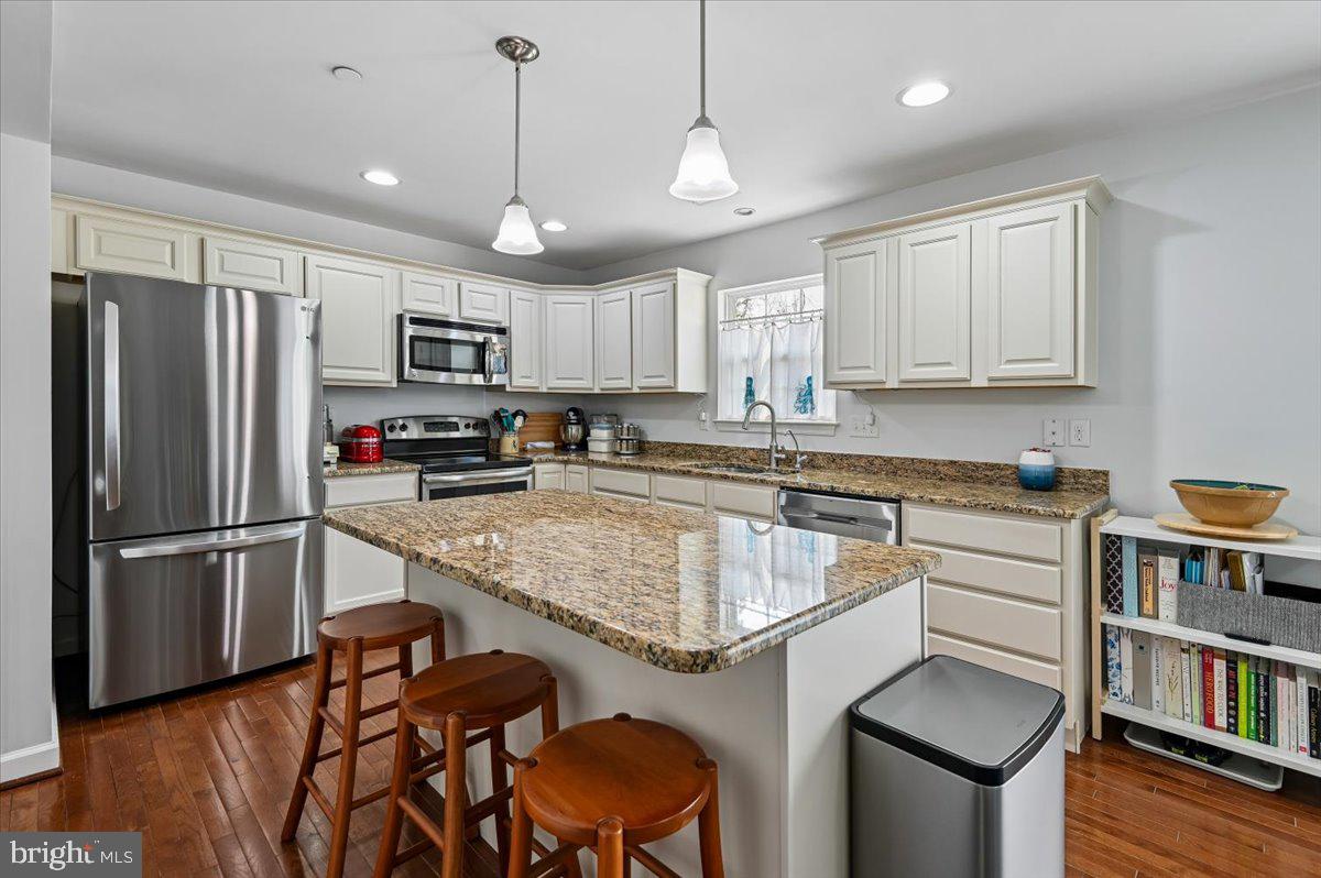 AVALON SHORES - Residential