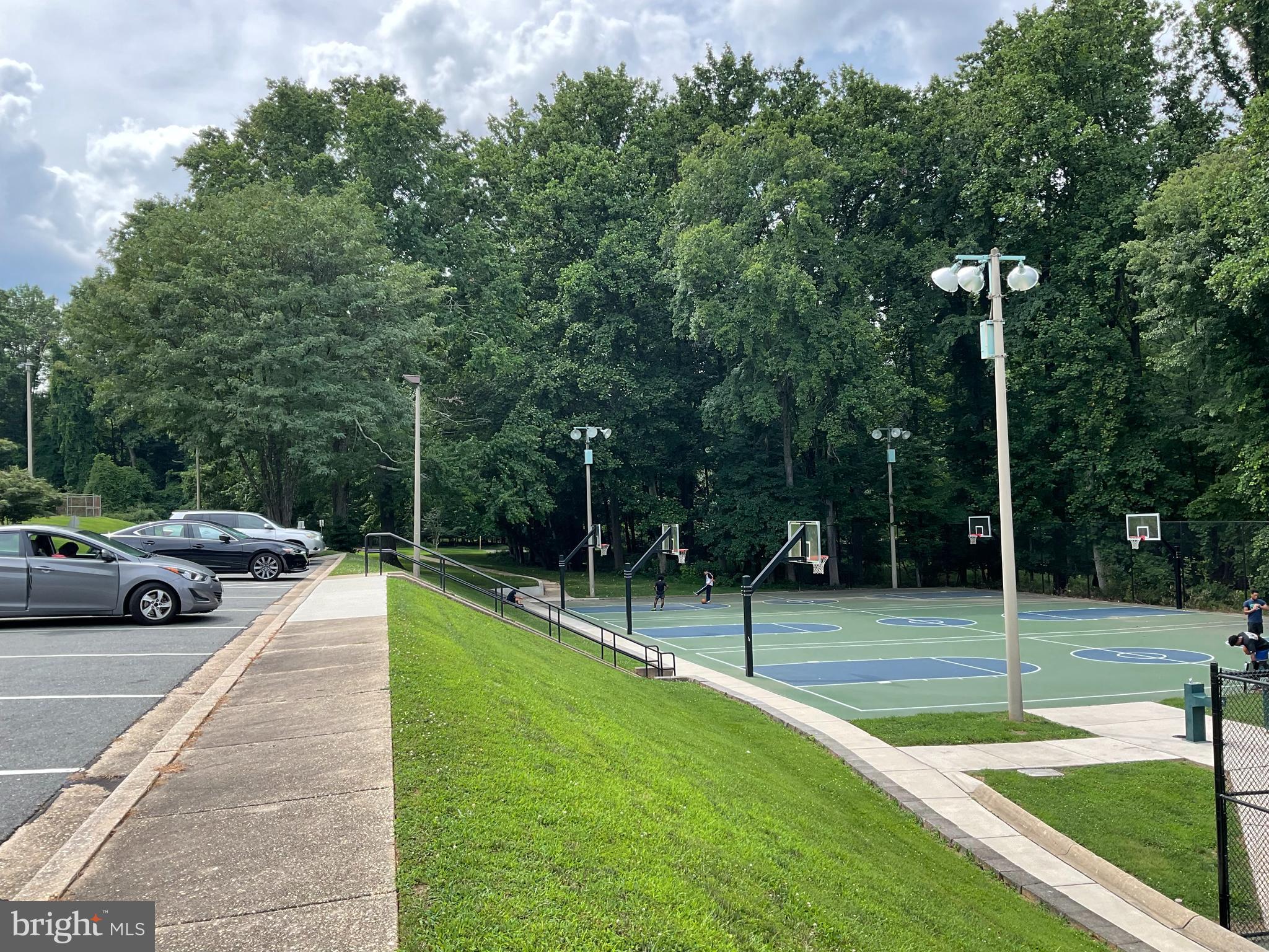 TOWER OAKS - Residential