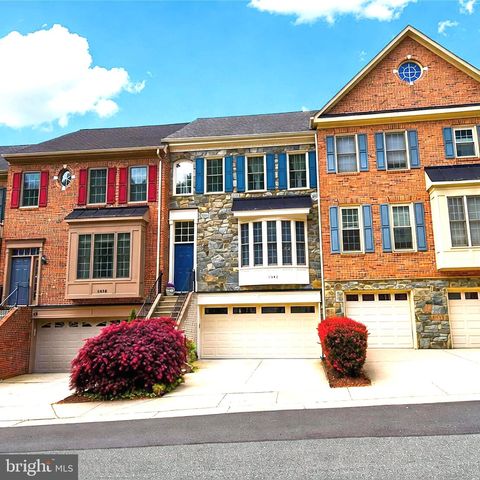 Photo of 1040 Grand Oak Way, ROCKVILLE, MD 20852 (MLS # MDMC2225330)
