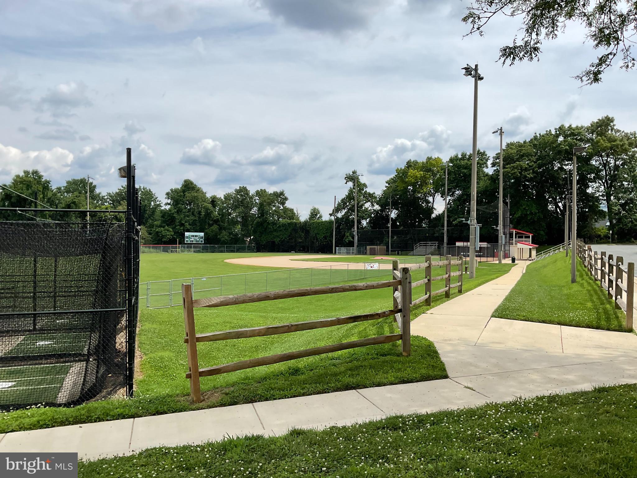 TOWER OAKS - Residential