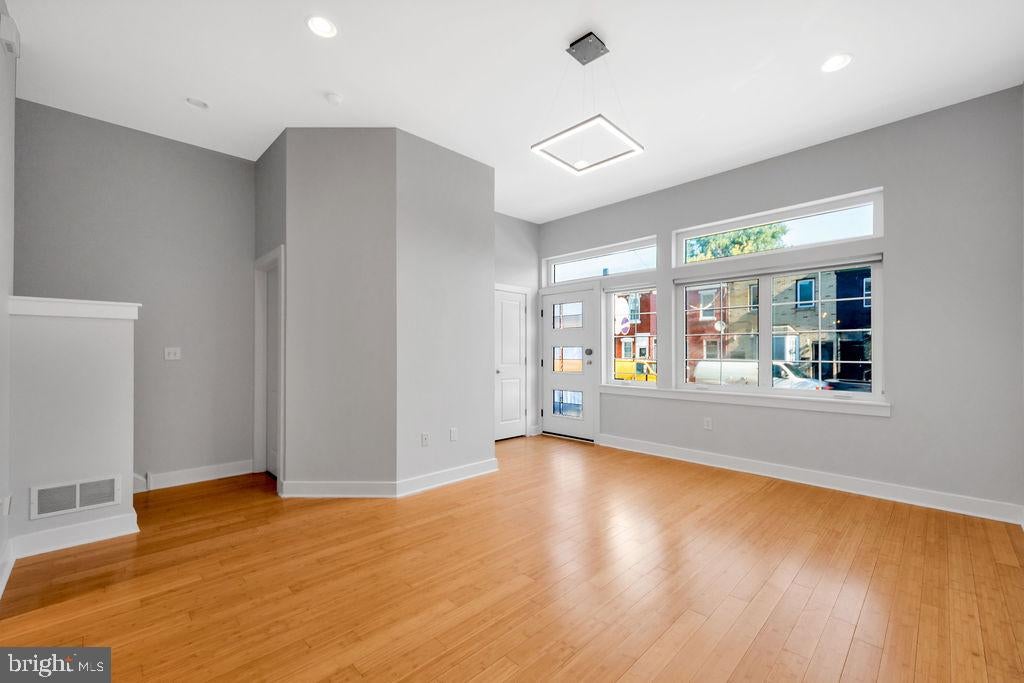 2312 E SERGEANT STREET