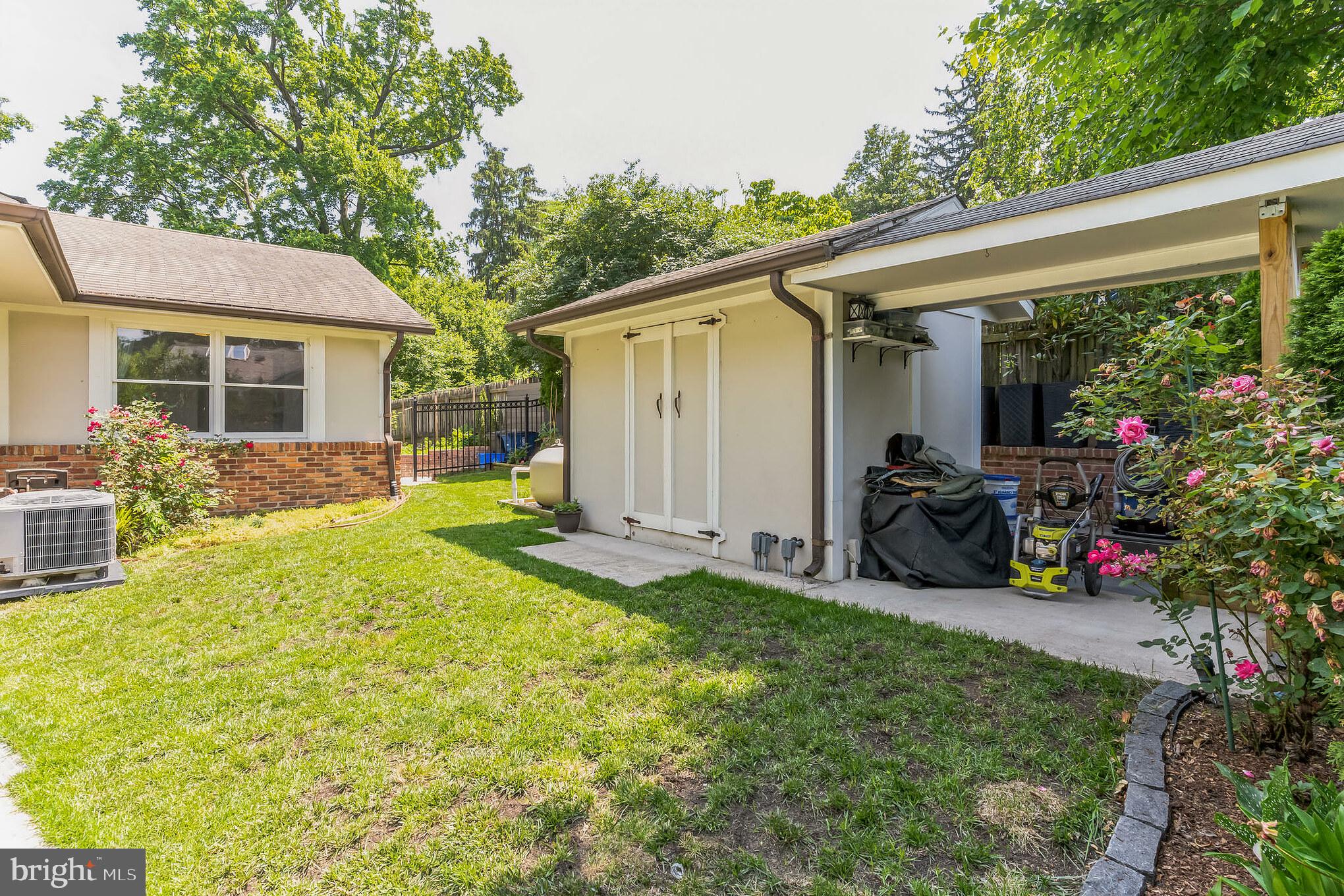 WOODSIDE PARK - Residential