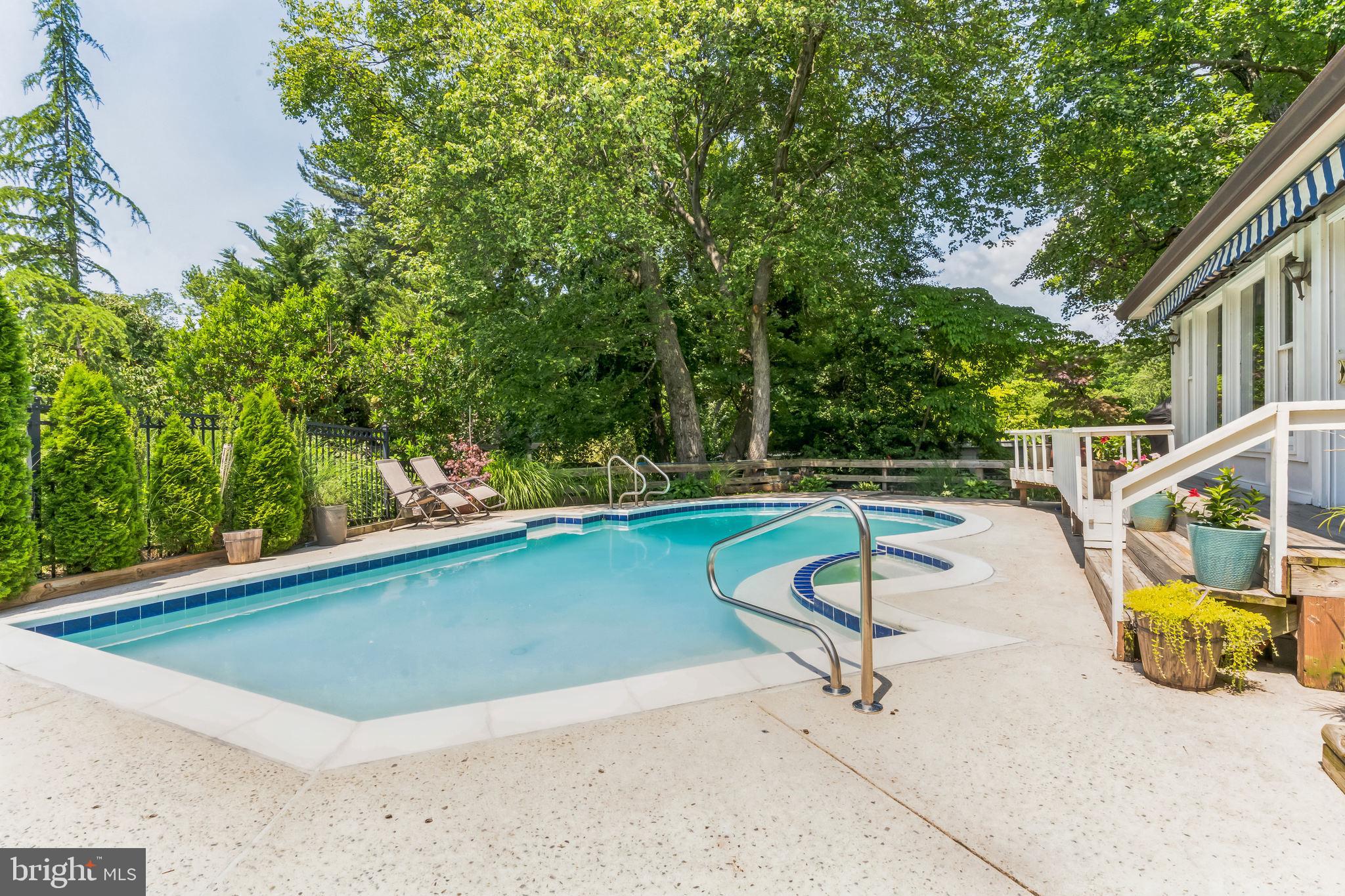 WOODSIDE PARK - Residential