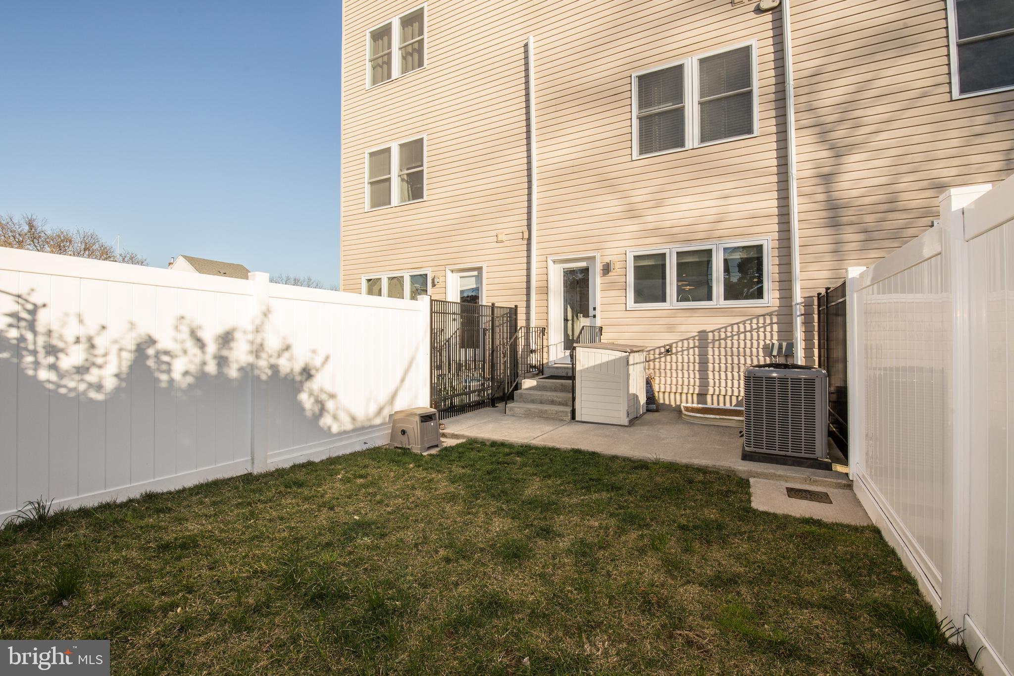 ROXBOROUGH - Residential