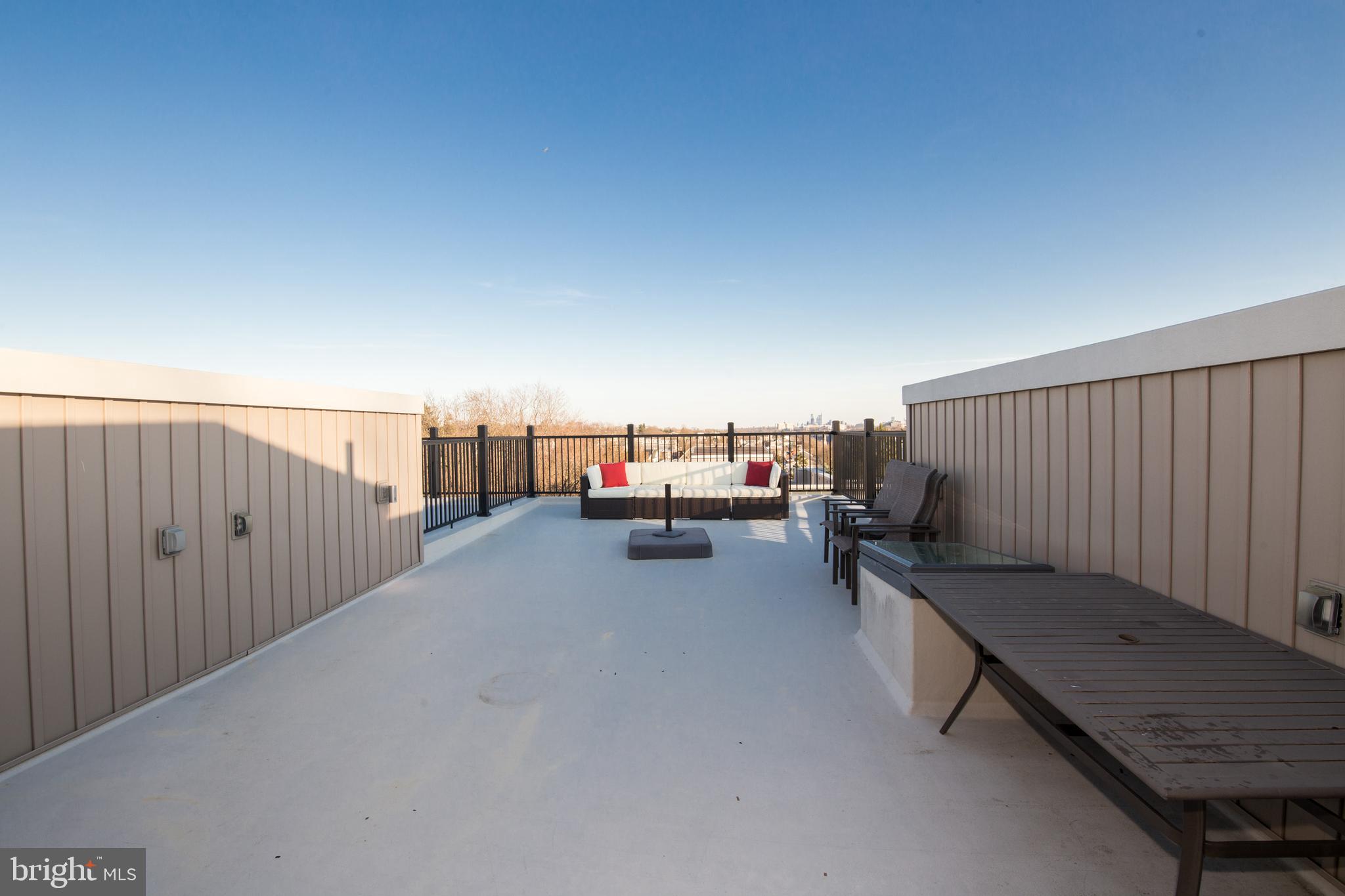 ROXBOROUGH - Residential