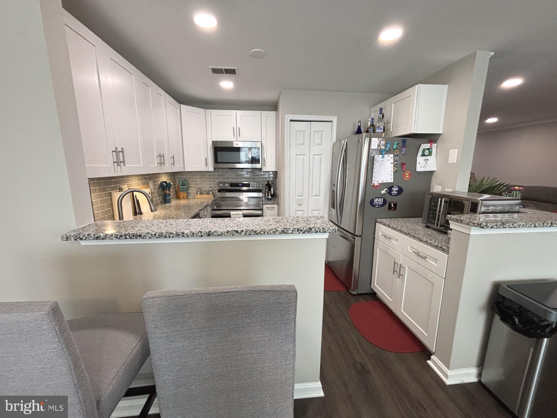 RIVERCHASE - Residential