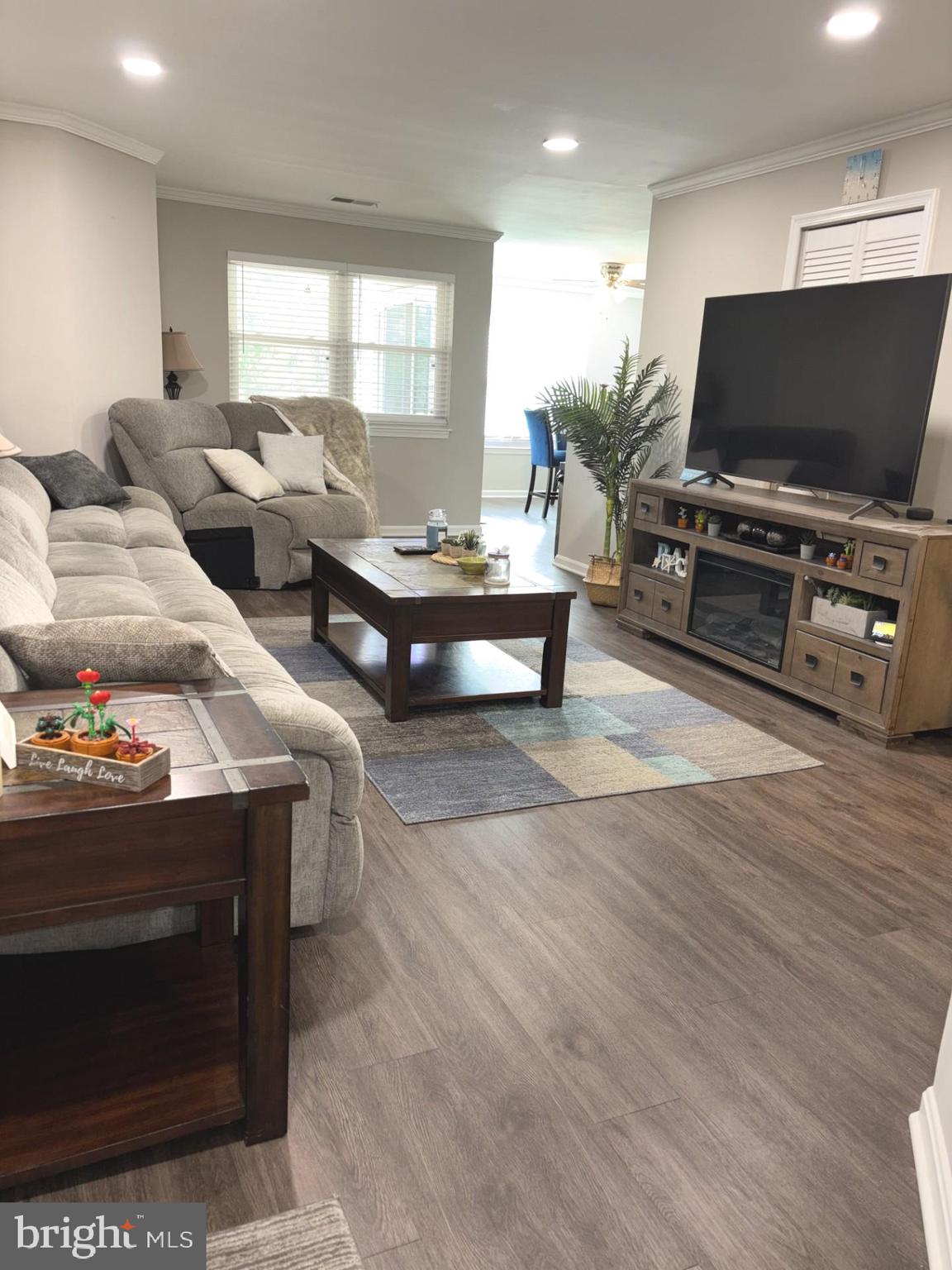 RIVERCHASE - Residential