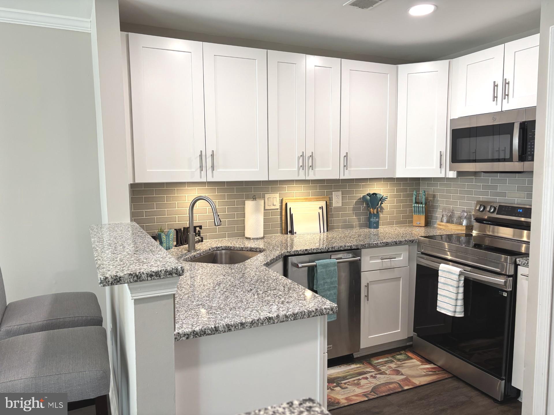 RIVERCHASE - Residential