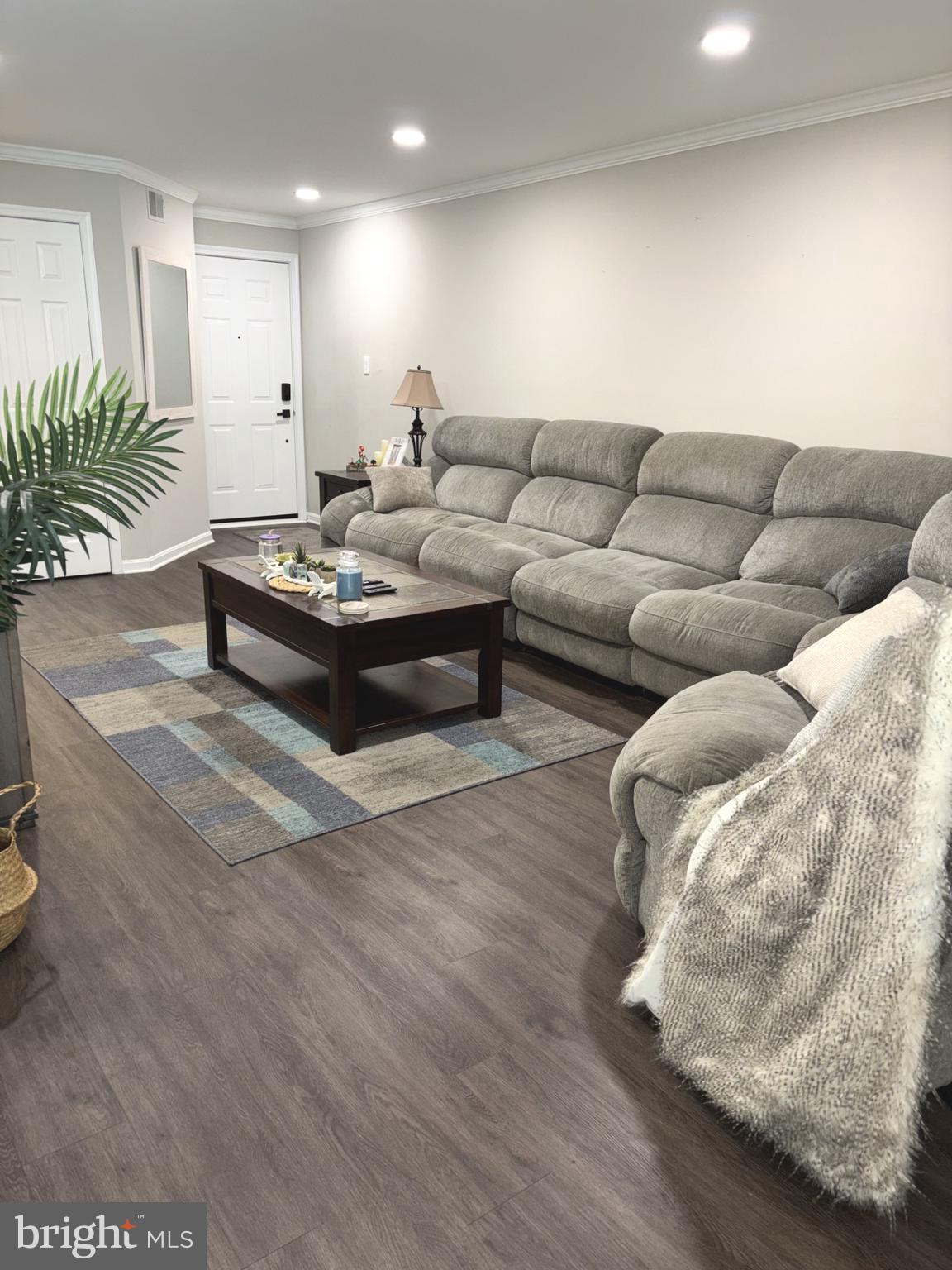 RIVERCHASE - Residential