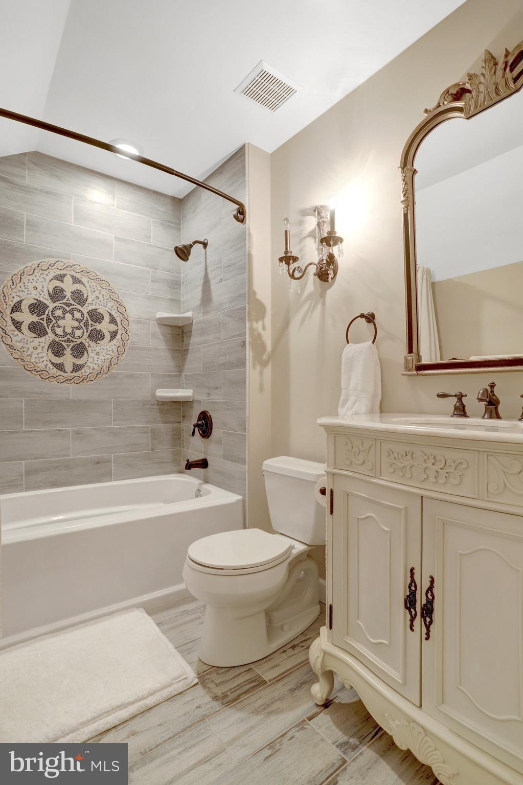 LANDMARK MEWS - Residential