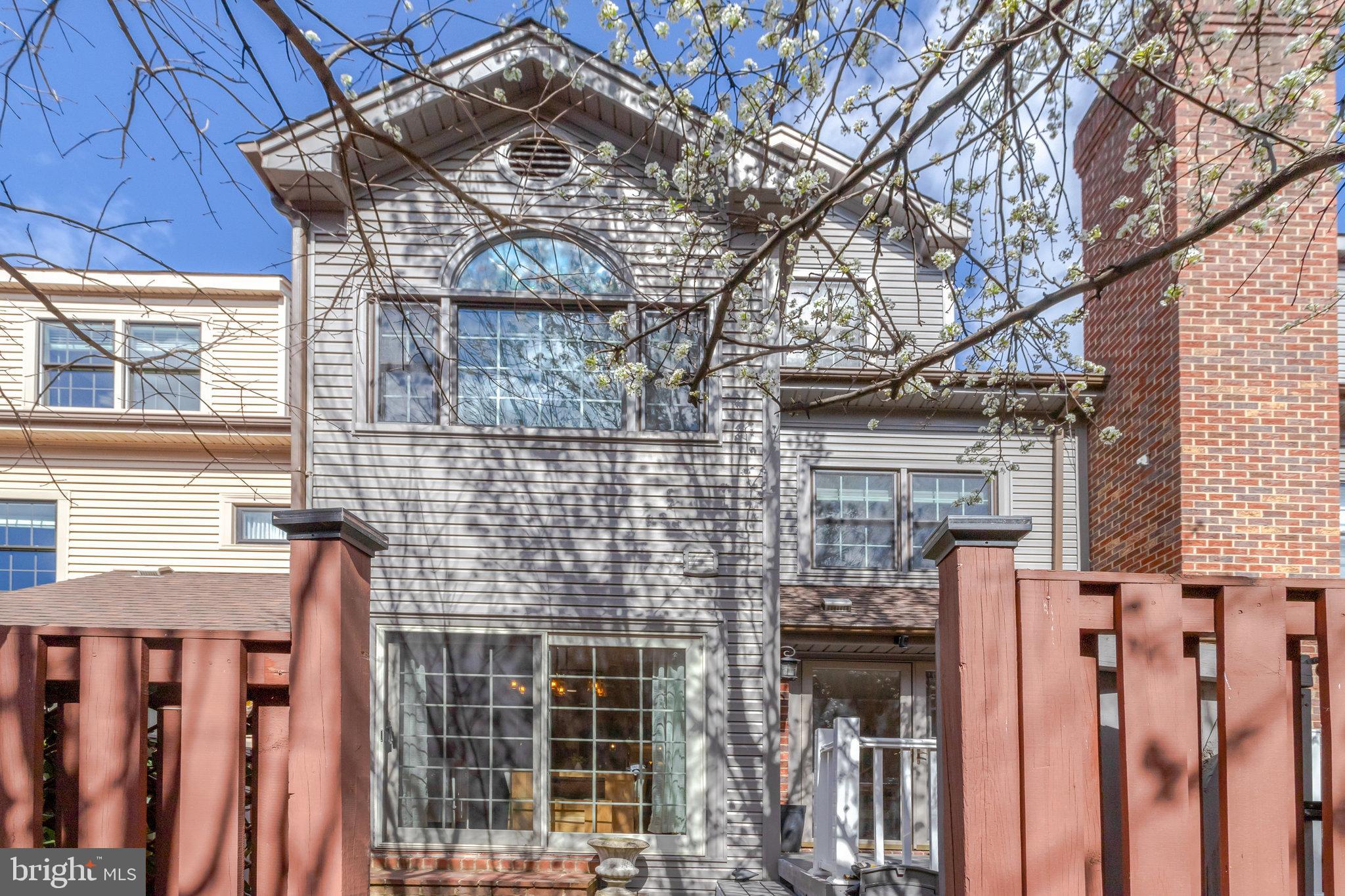 LANDMARK MEWS - Residential