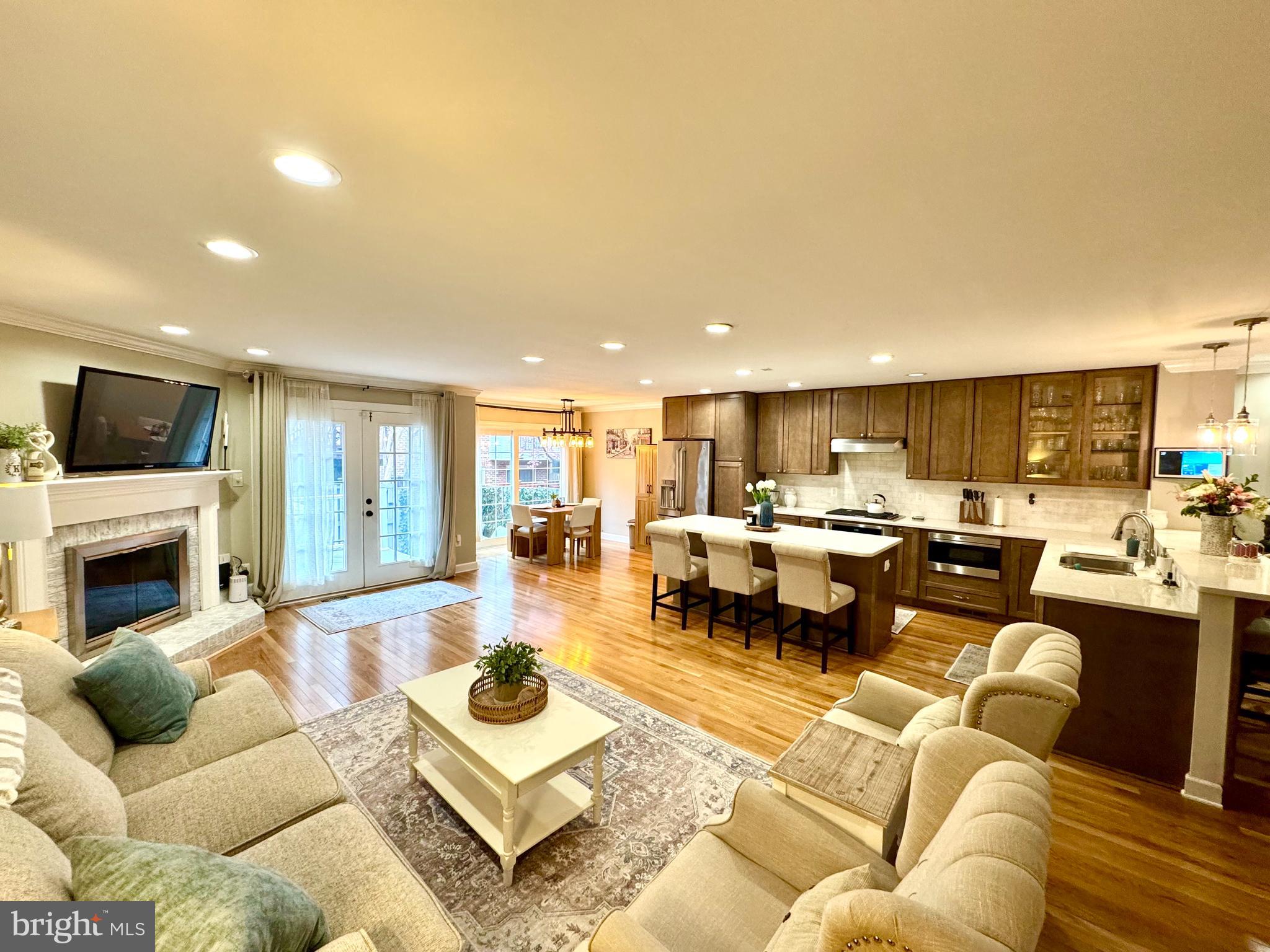 LANDMARK MEWS - Residential