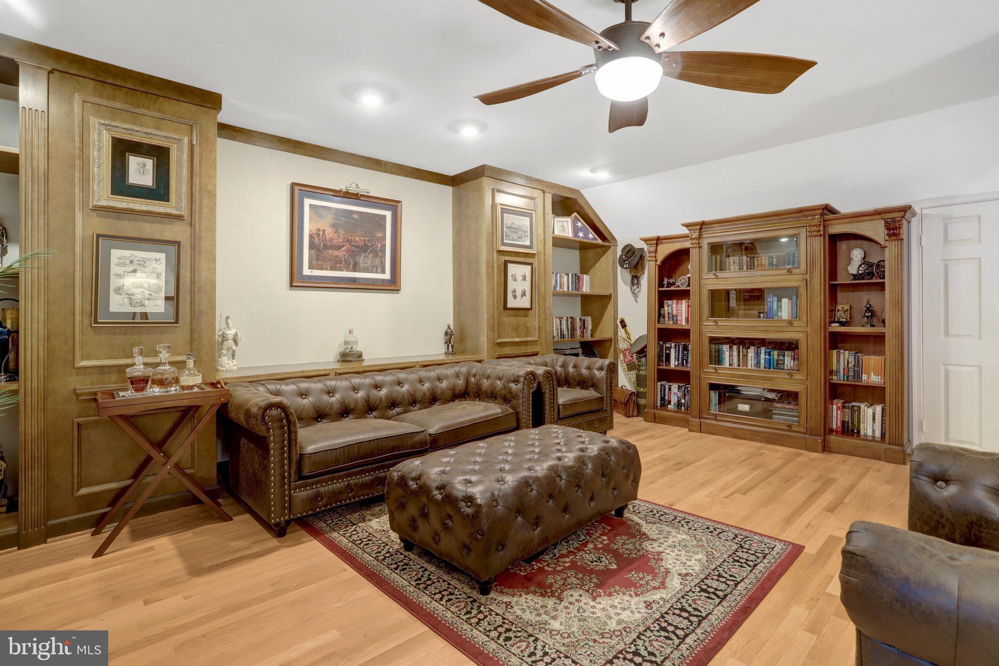 LANDMARK MEWS - Residential